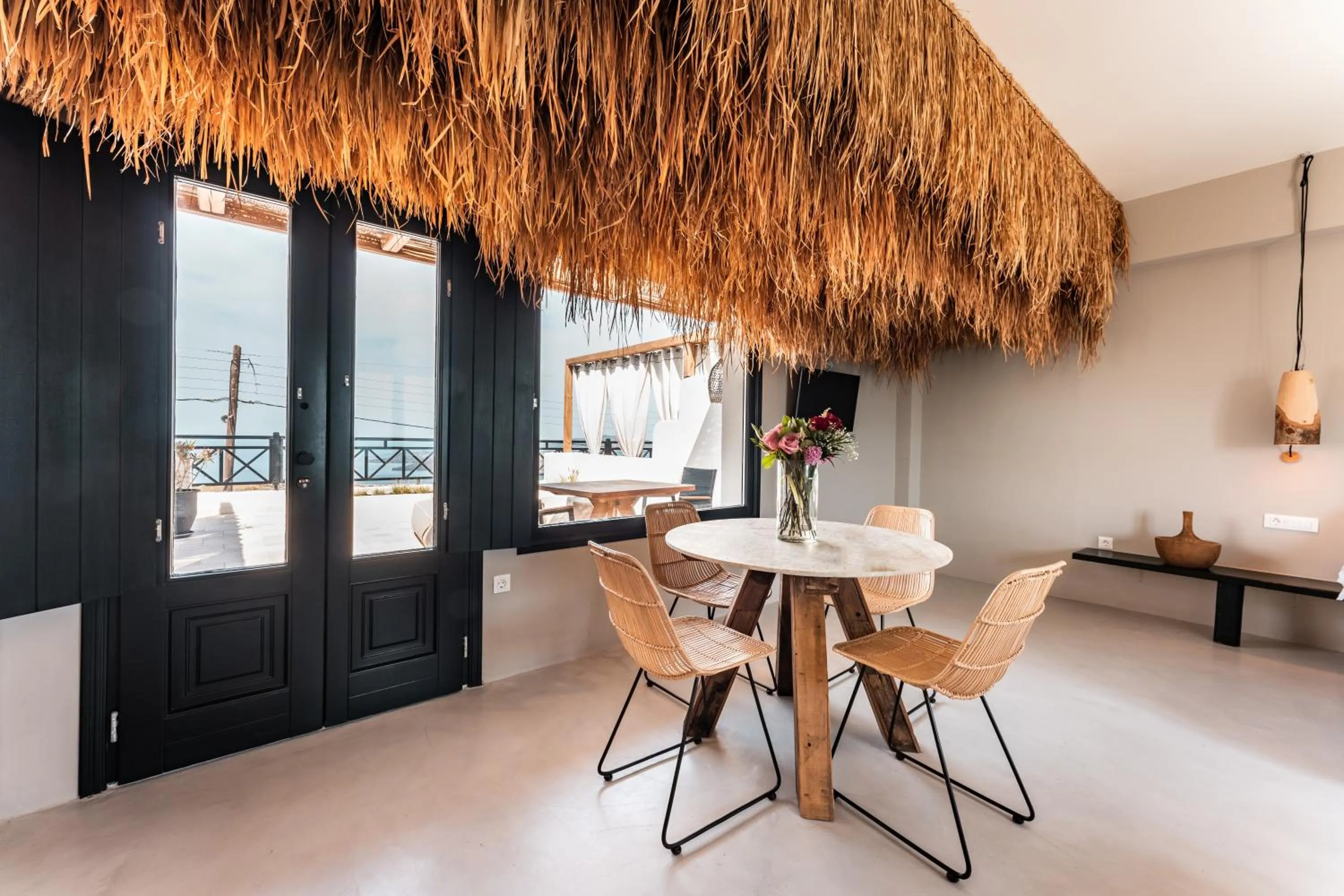 Dining area in IfestAu.4 Suites