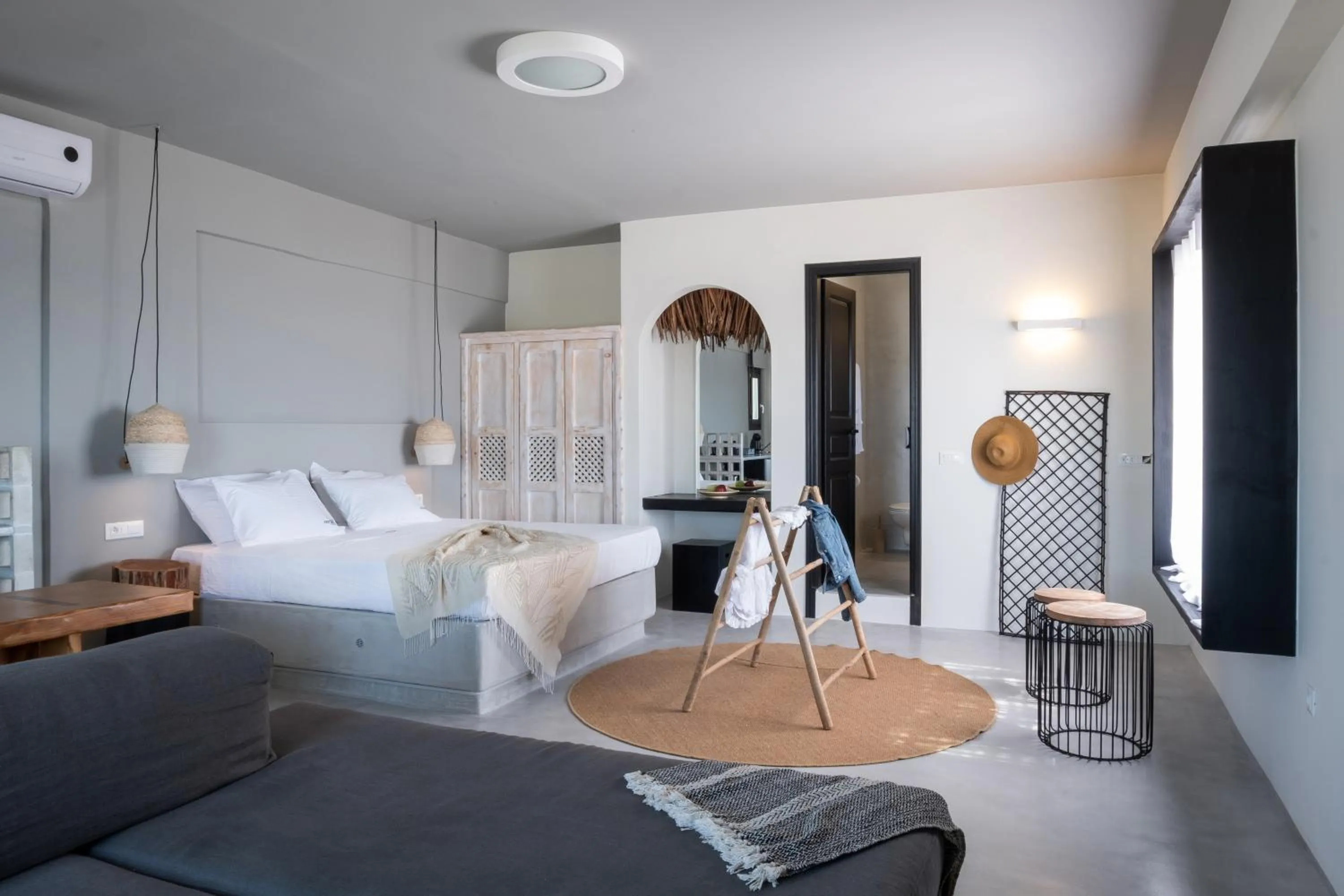 Seating area, Bed in IfestAu.4 Suites