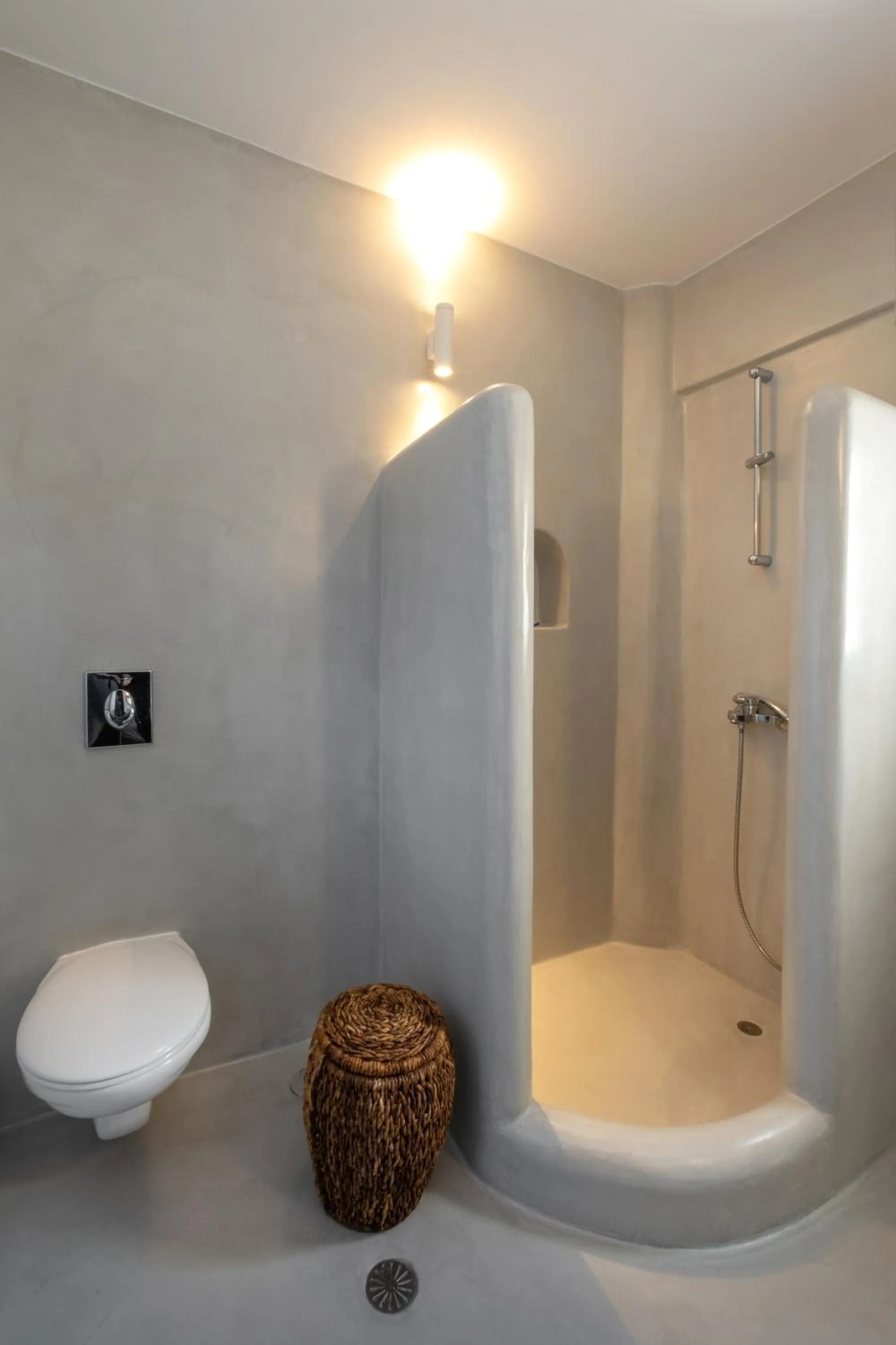 Bathroom in IfestAu.4 Suites