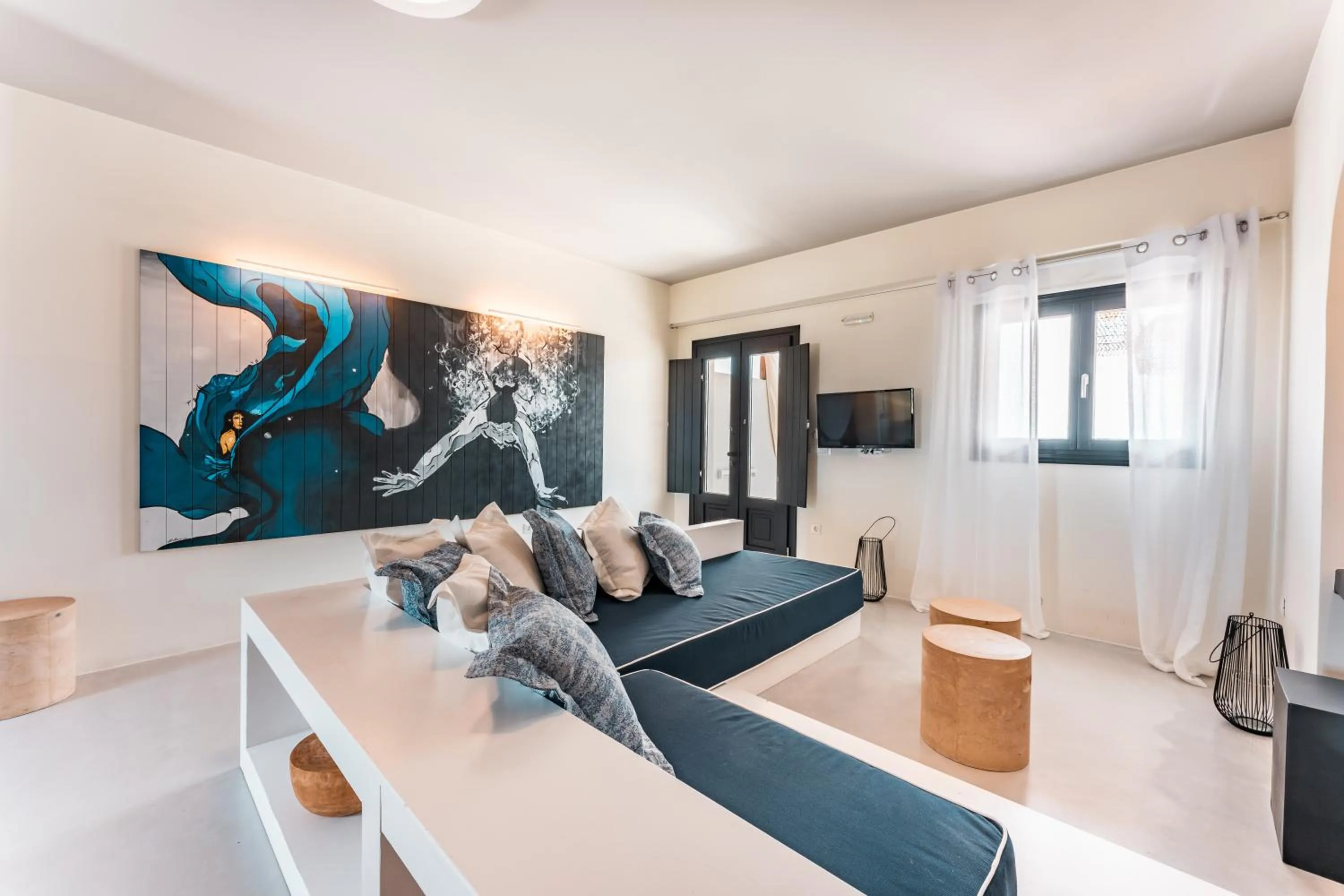 Seating area in IfestAu.4 Suites