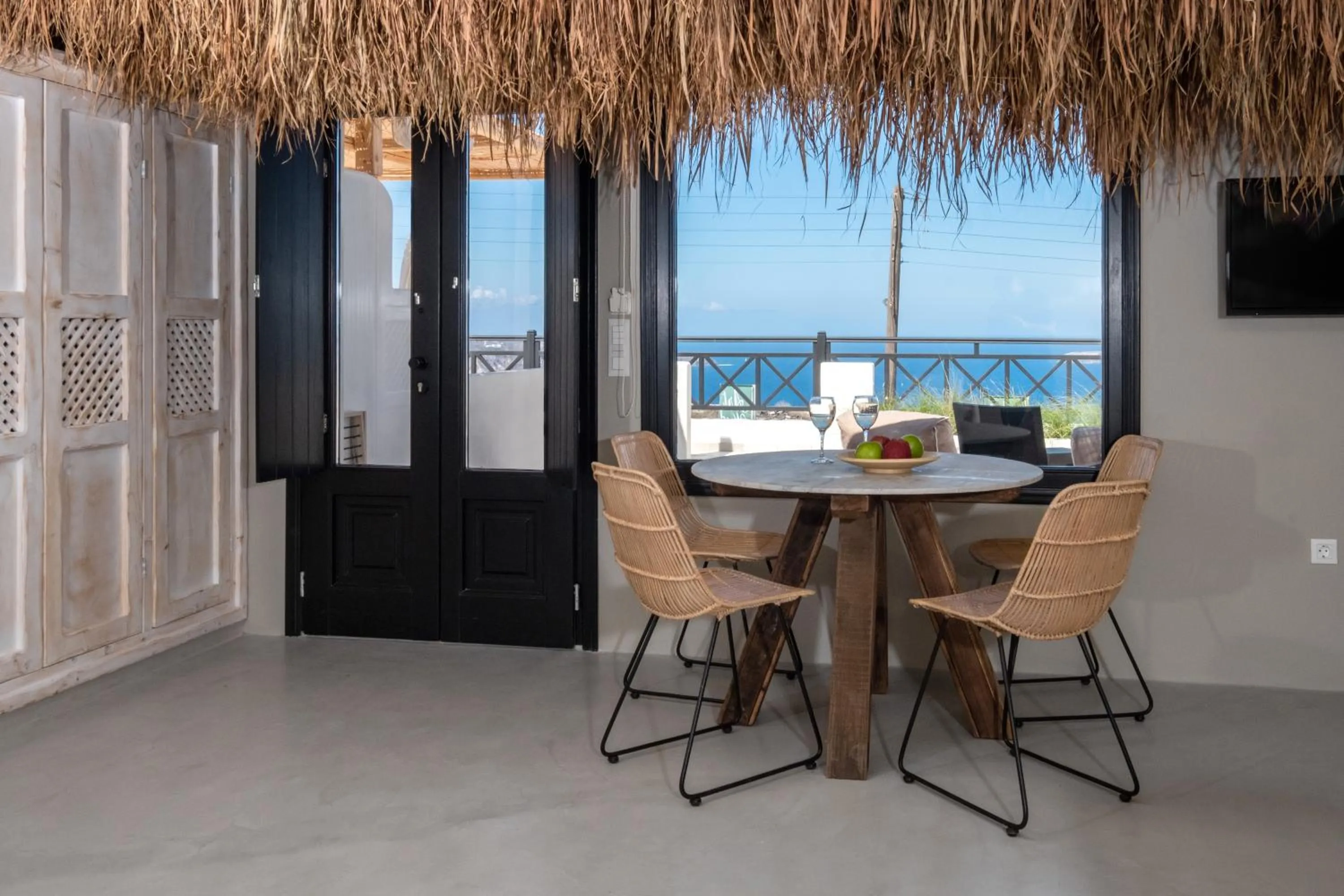 Dining area in IfestAu.4 Suites