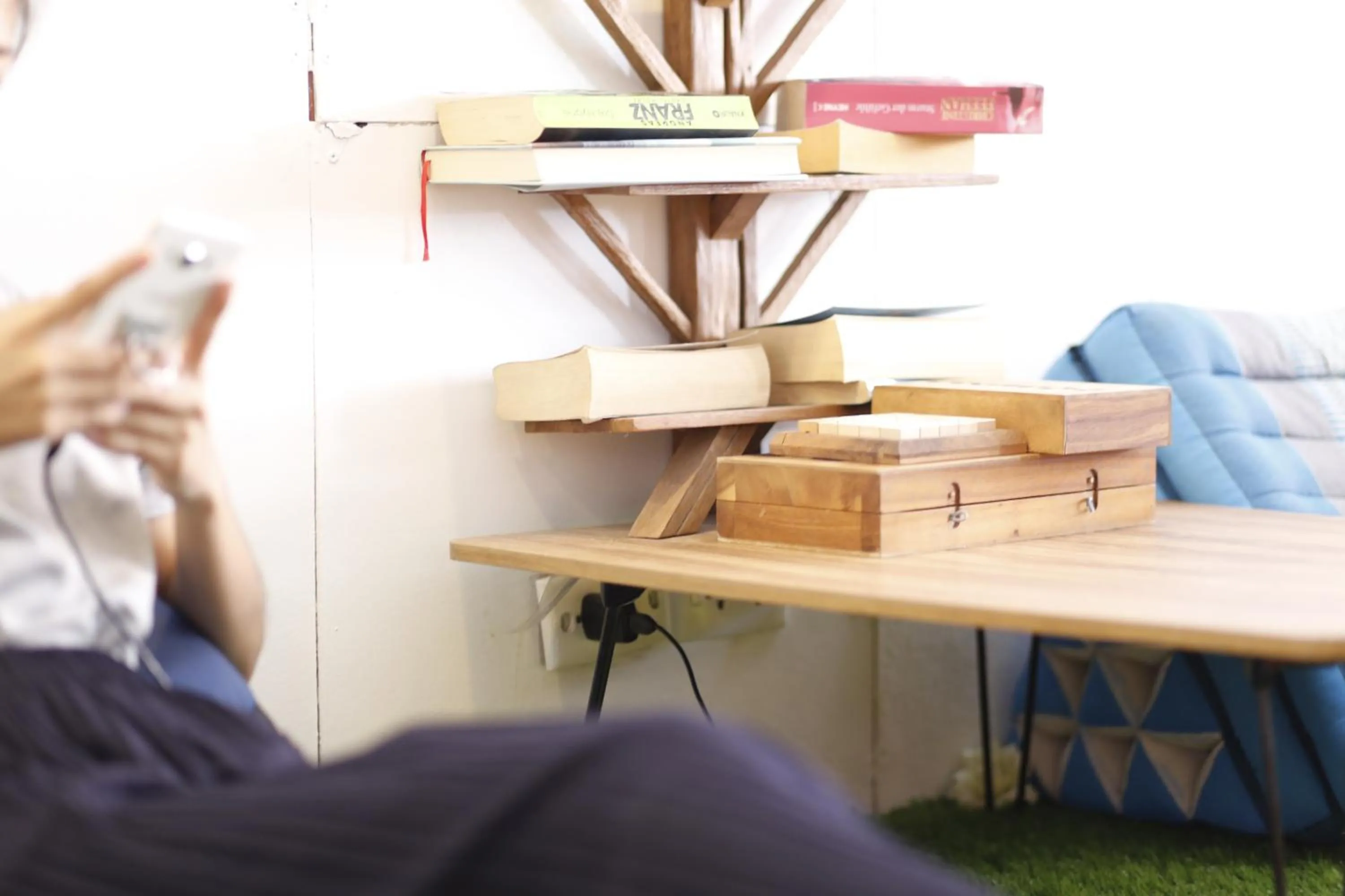 Library in Baan Kamala Backpacker