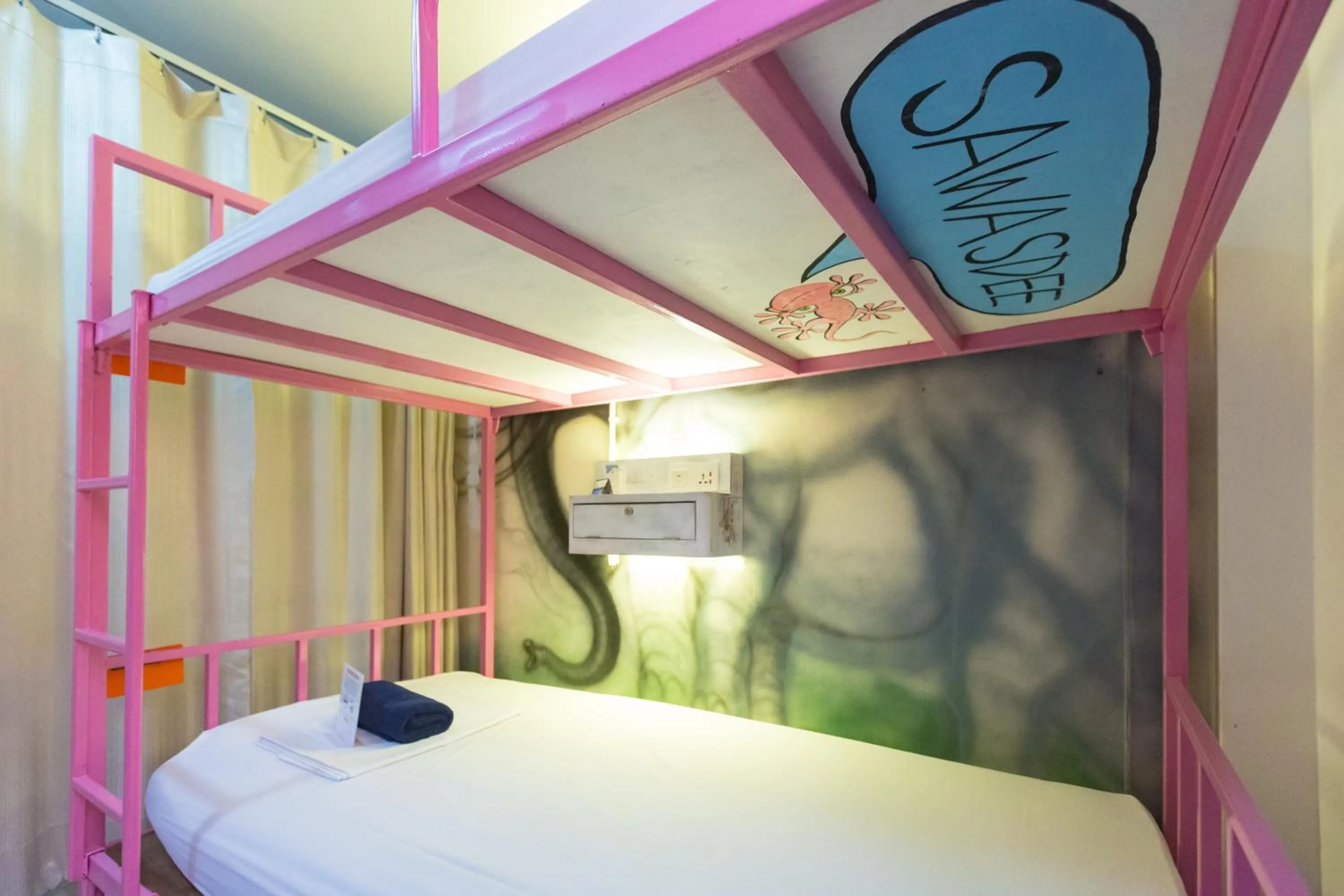 bunk bed, Bed in Baan Kamala Backpacker