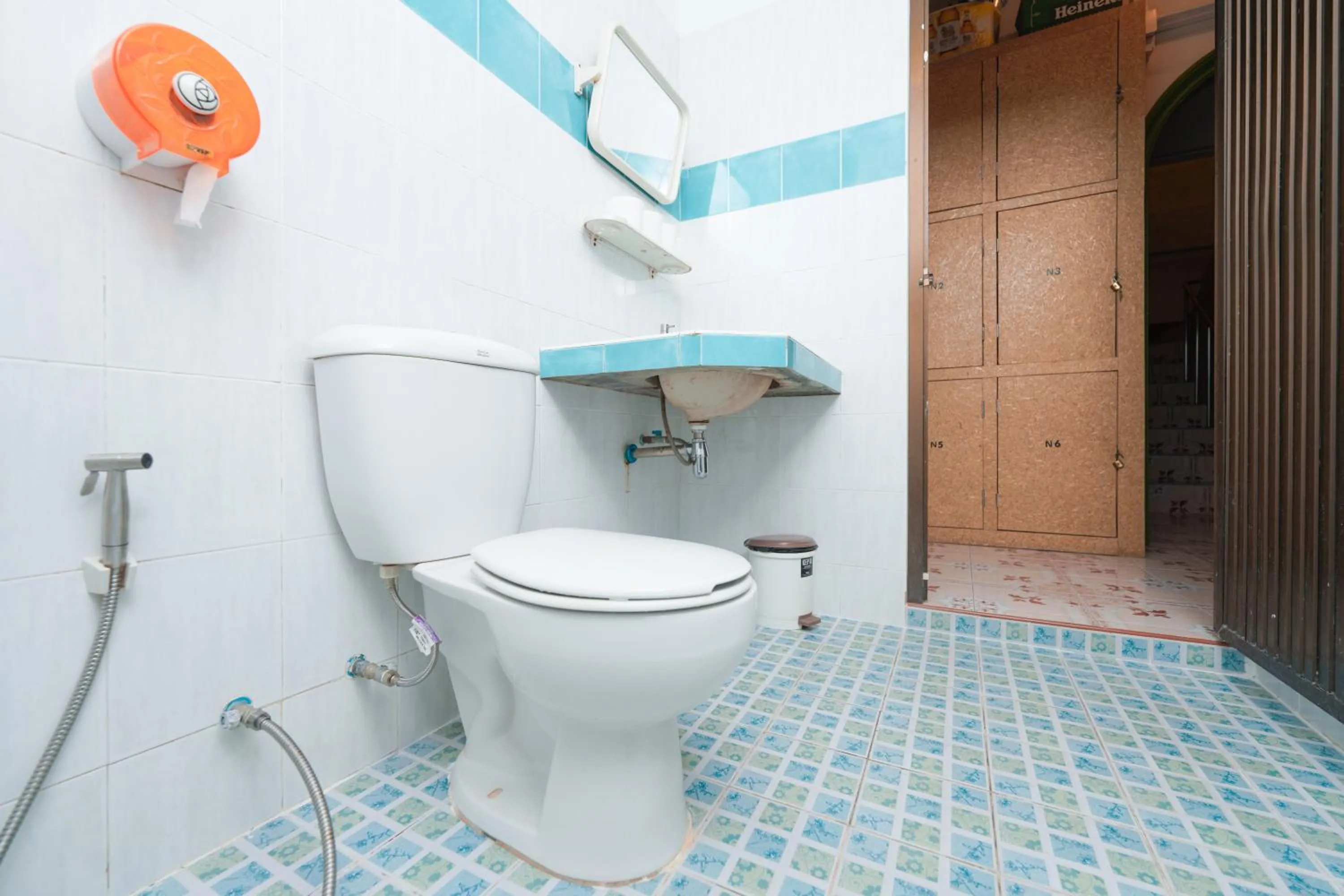 Shower in Baan Kamala Backpacker