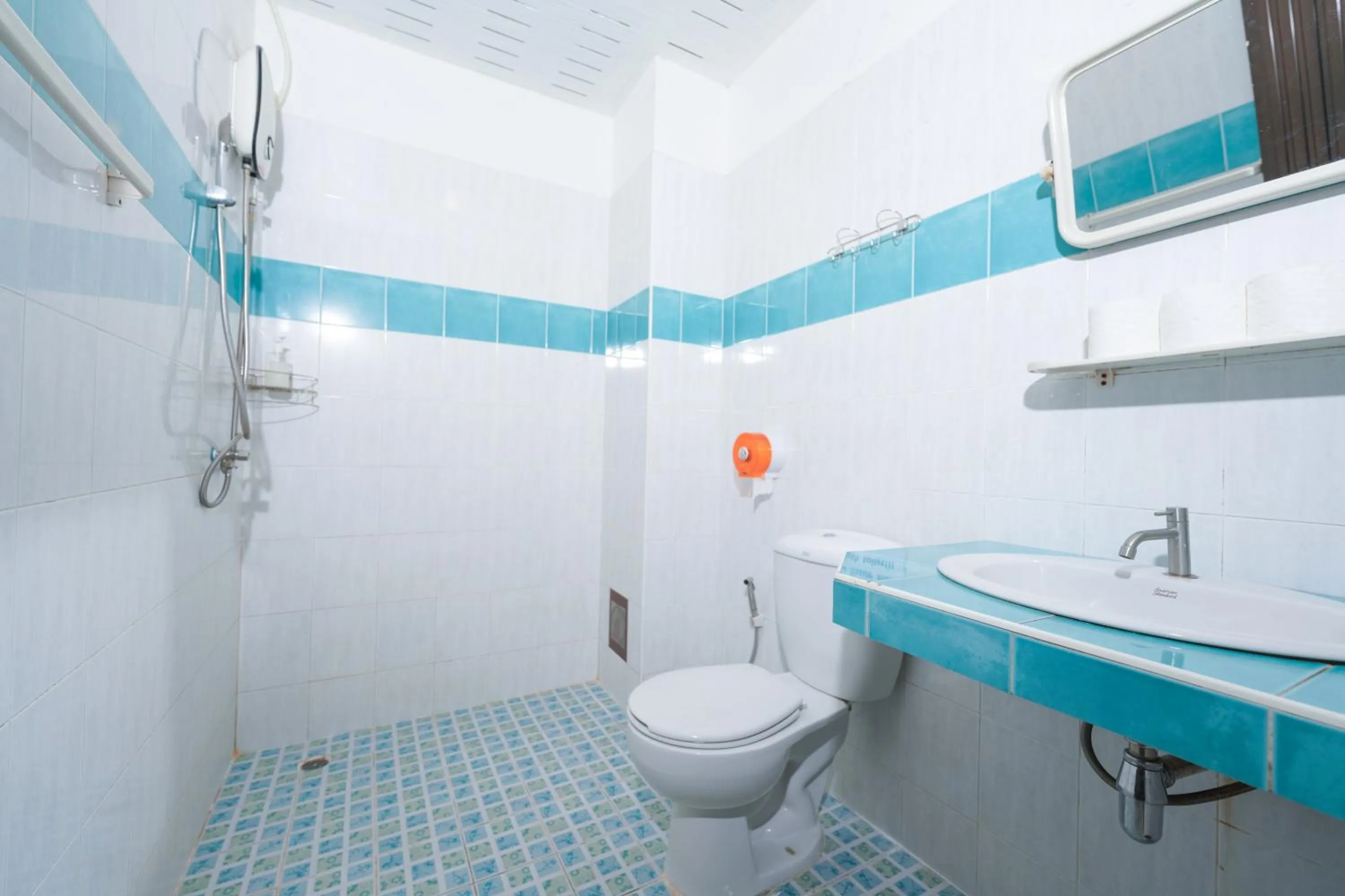 Shower in Baan Kamala Backpacker