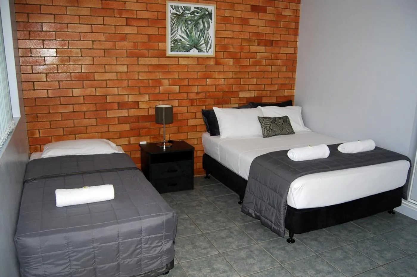 Bedroom, Bed in Sunseeker Motel