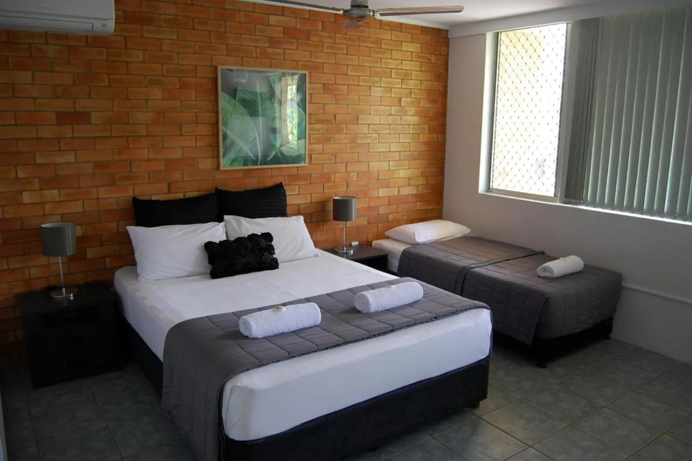 Bedroom, Bed in Sunseeker Motel