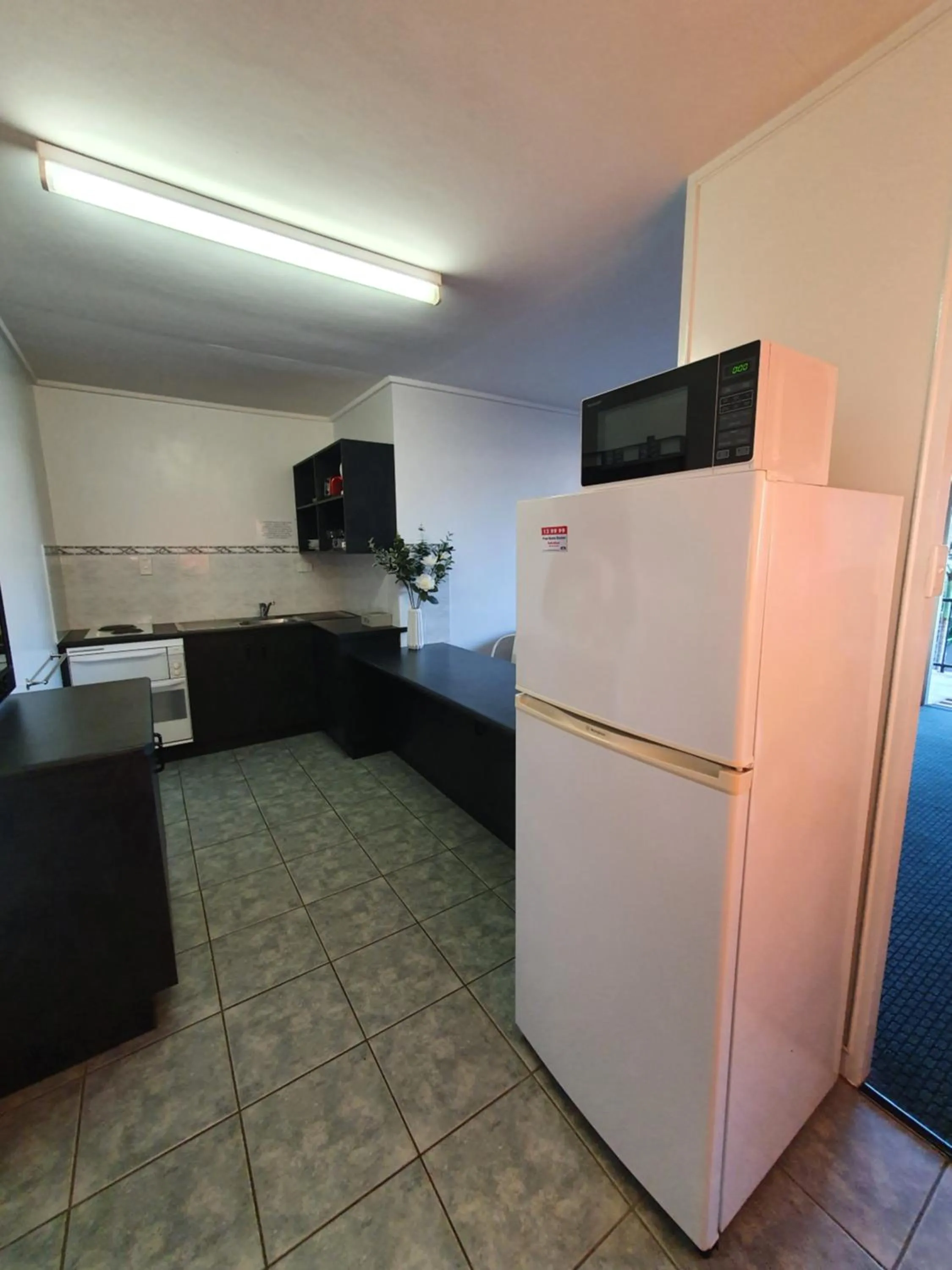 Kitchen or kitchenette in Sunseeker Motel