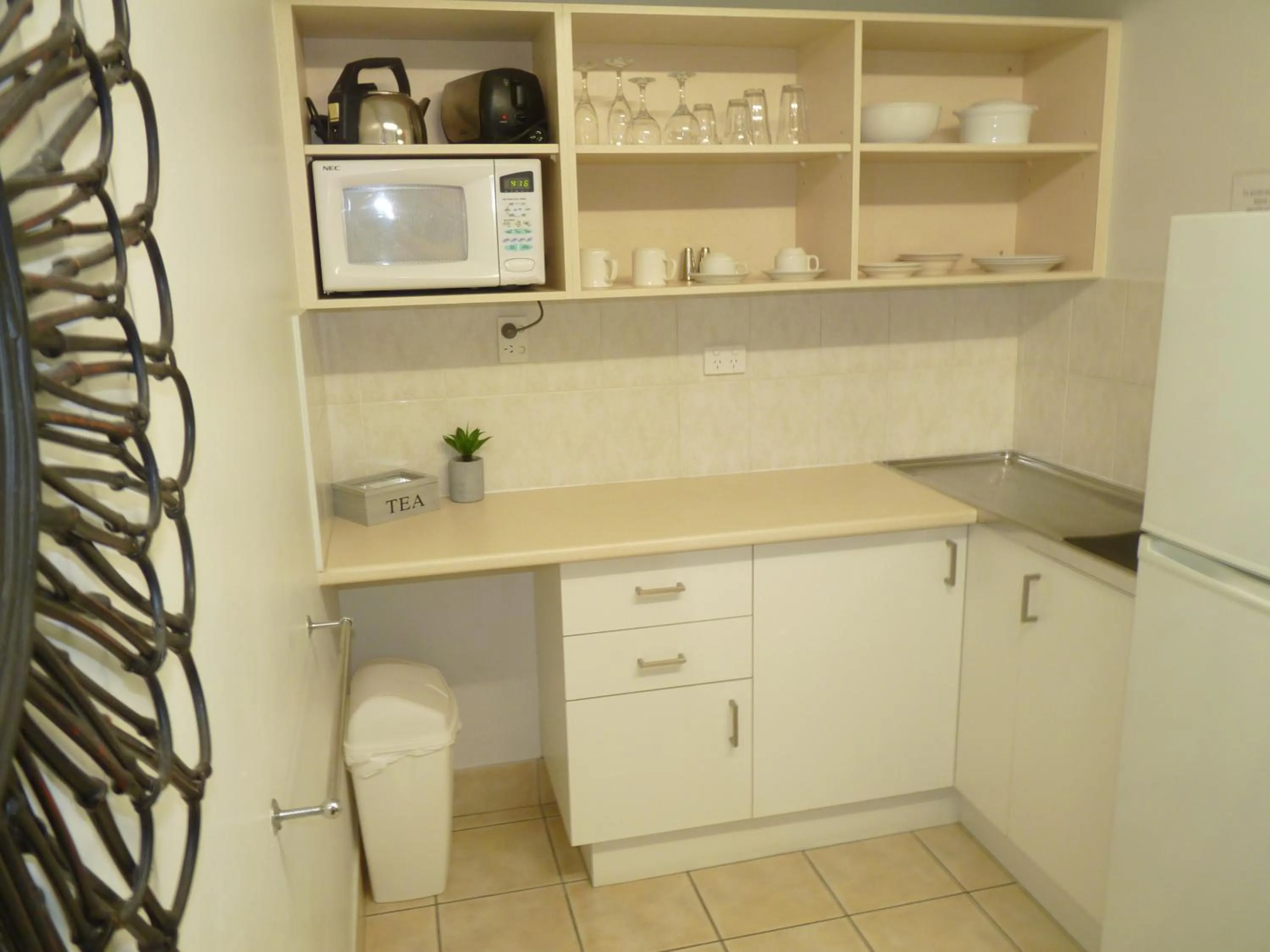 Kitchen or kitchenette in Sunseeker Motel