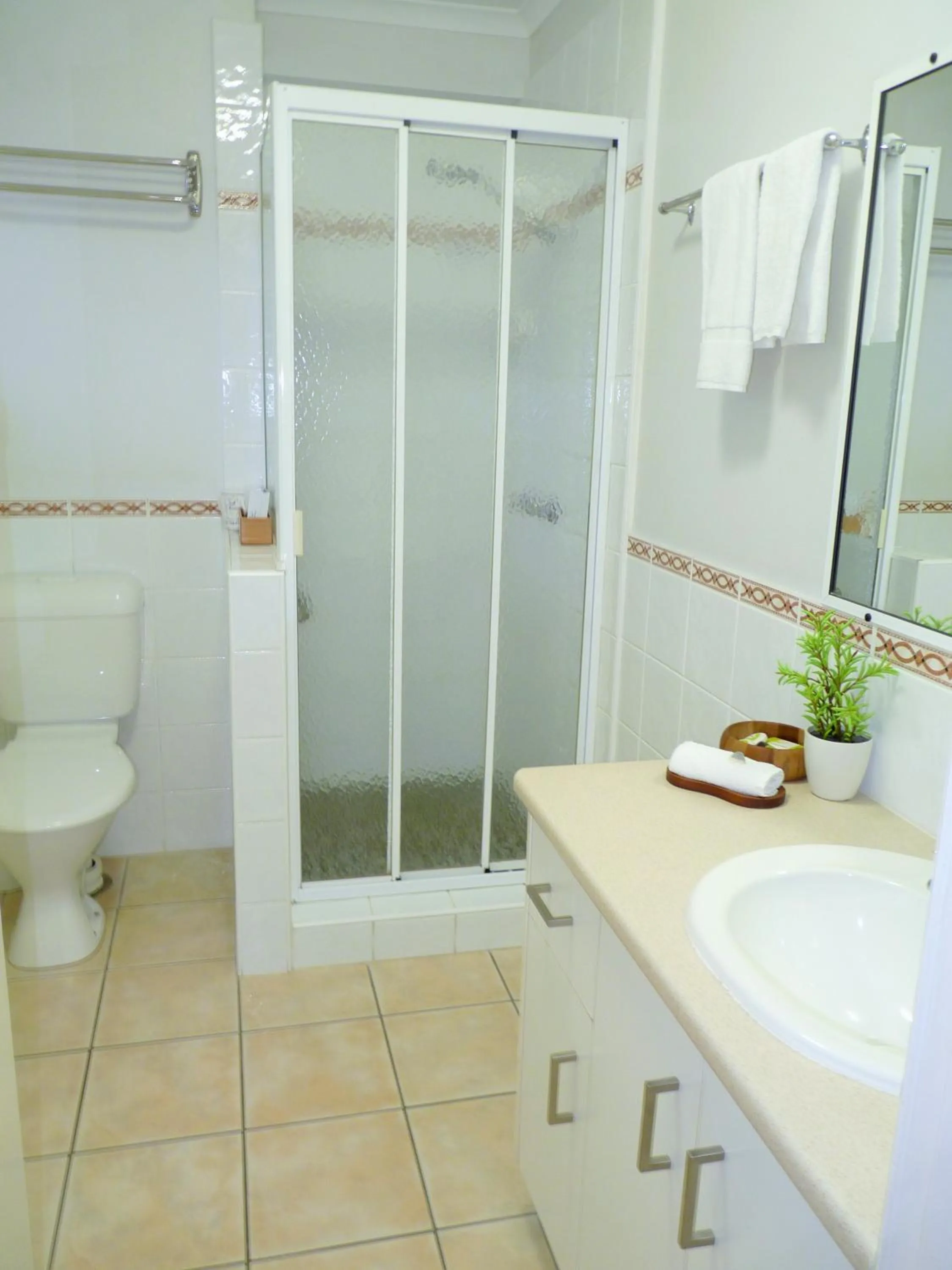 Bathroom in Sunseeker Motel