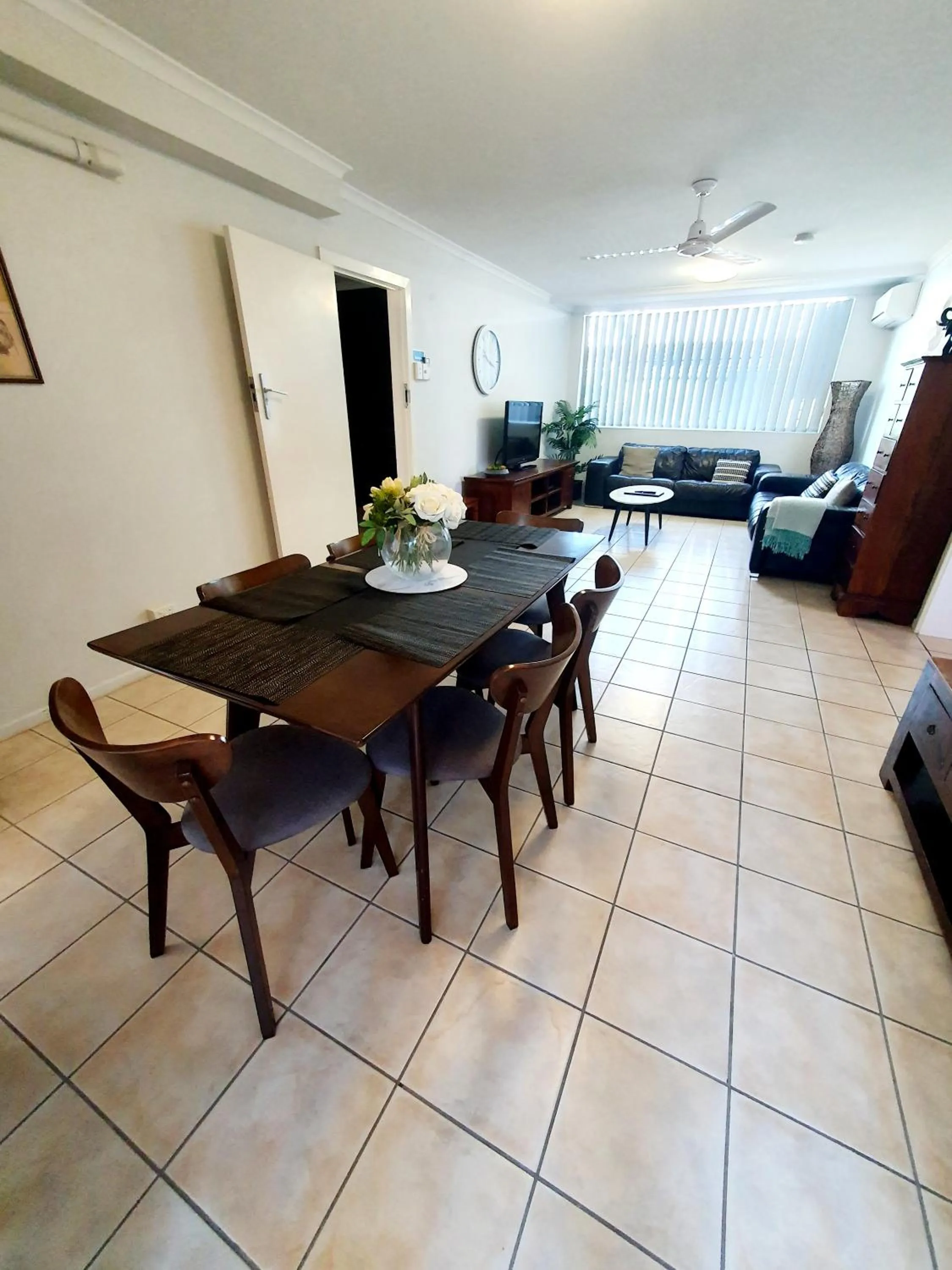 Dining area in Sunseeker Motel