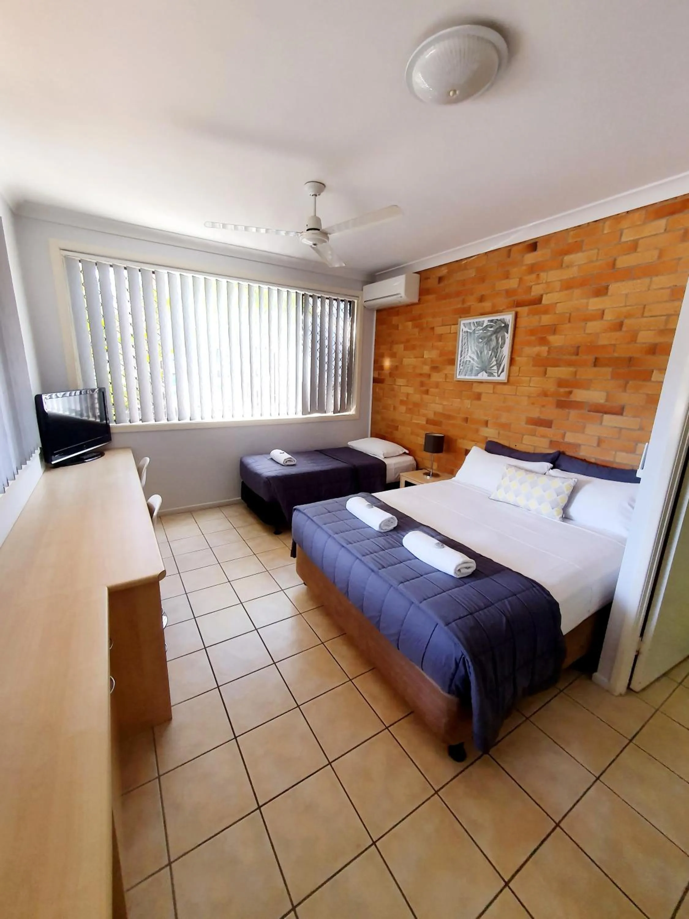 Bedroom, Bed in Sunseeker Motel