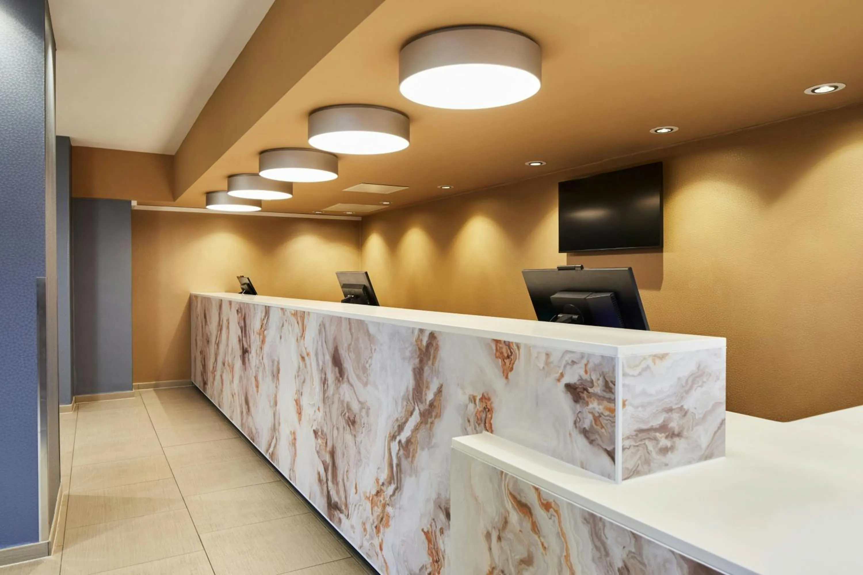 Lobby or reception in Portsmouth Marriott Hotel