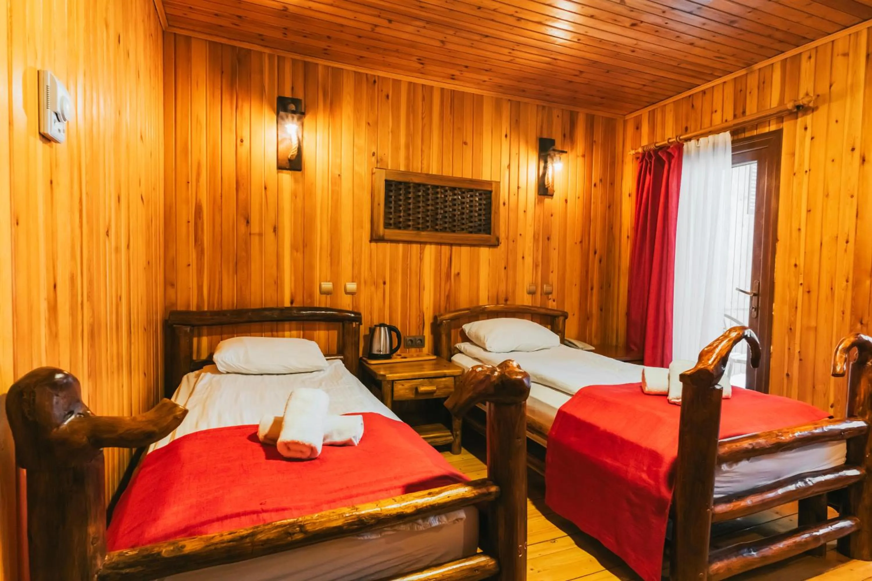 Bed in Inan Kardesler Hotel