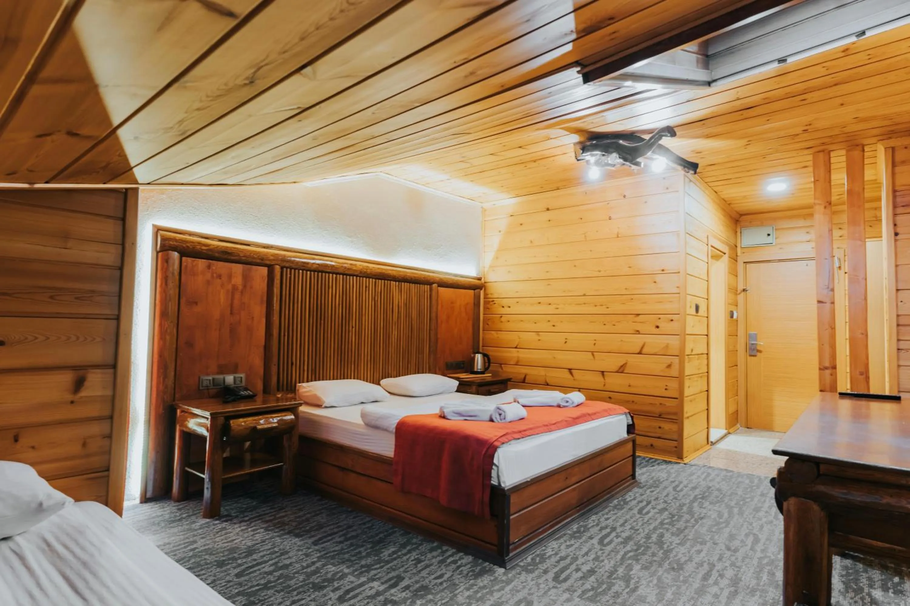 Bed in Inan Kardesler Hotel