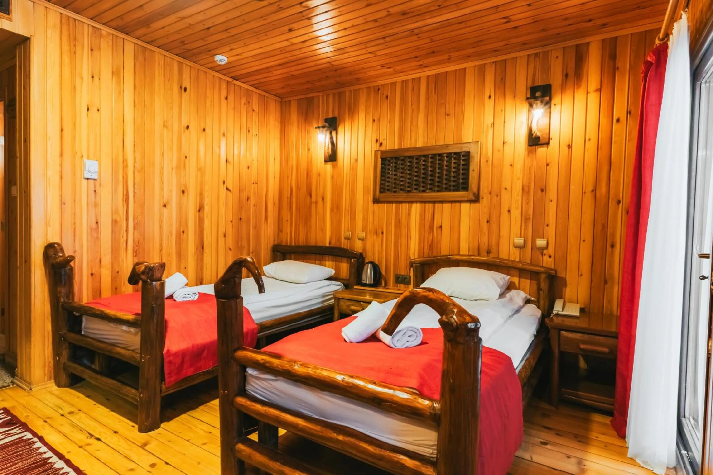 Bed in Inan Kardesler Hotel