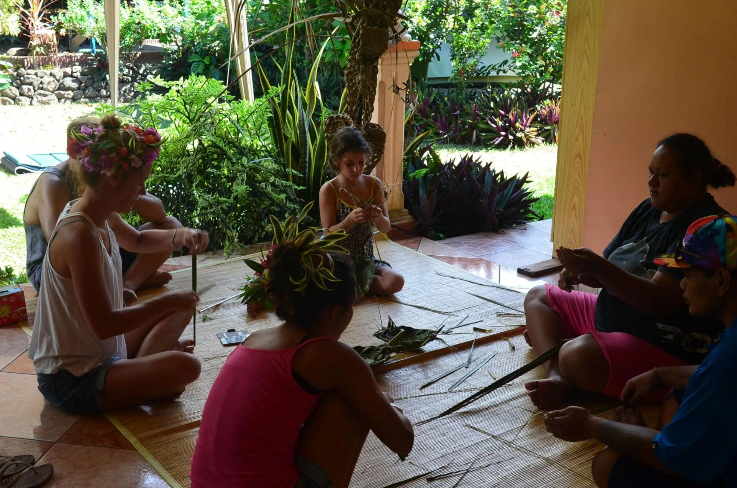 Evening entertainment in Fare Om