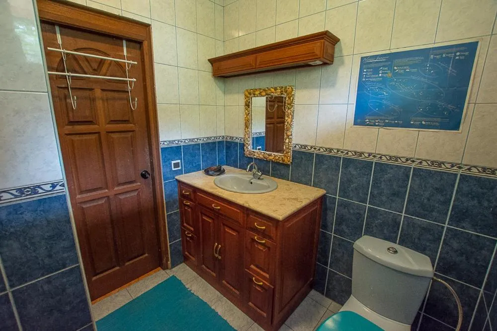 Bathroom in Fare Om