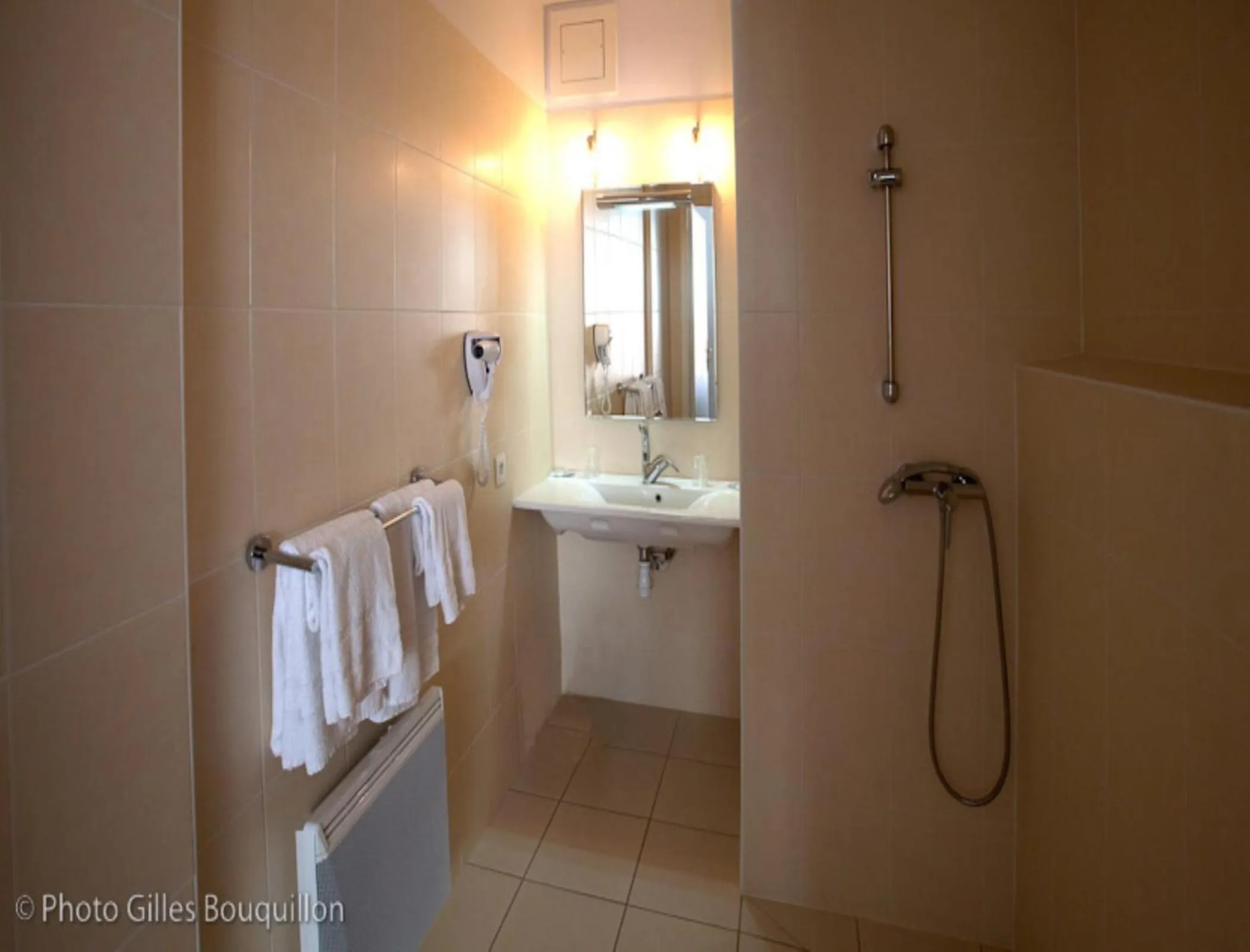 Bathroom in Hostel20 Toulouse Wilson