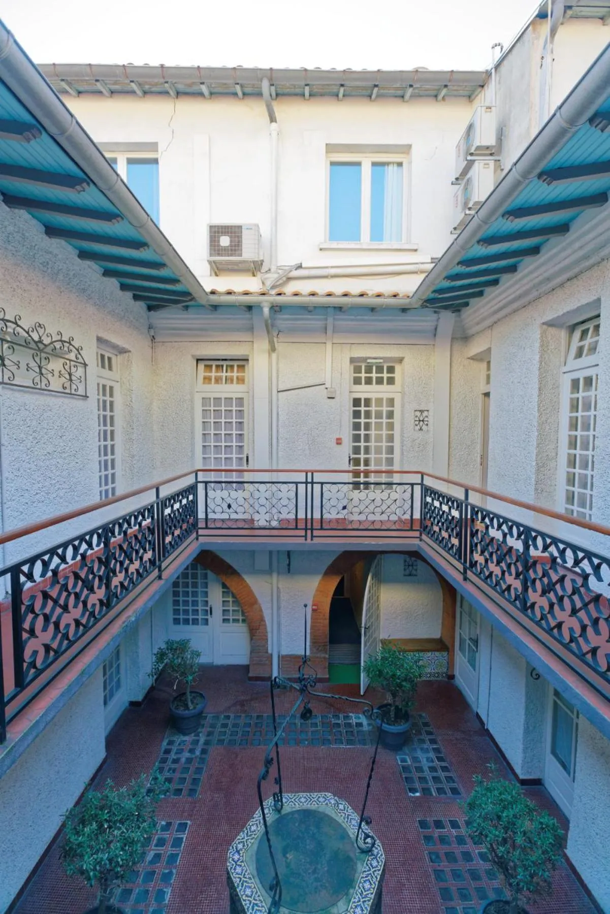 Patio in Hostel20 Toulouse Wilson