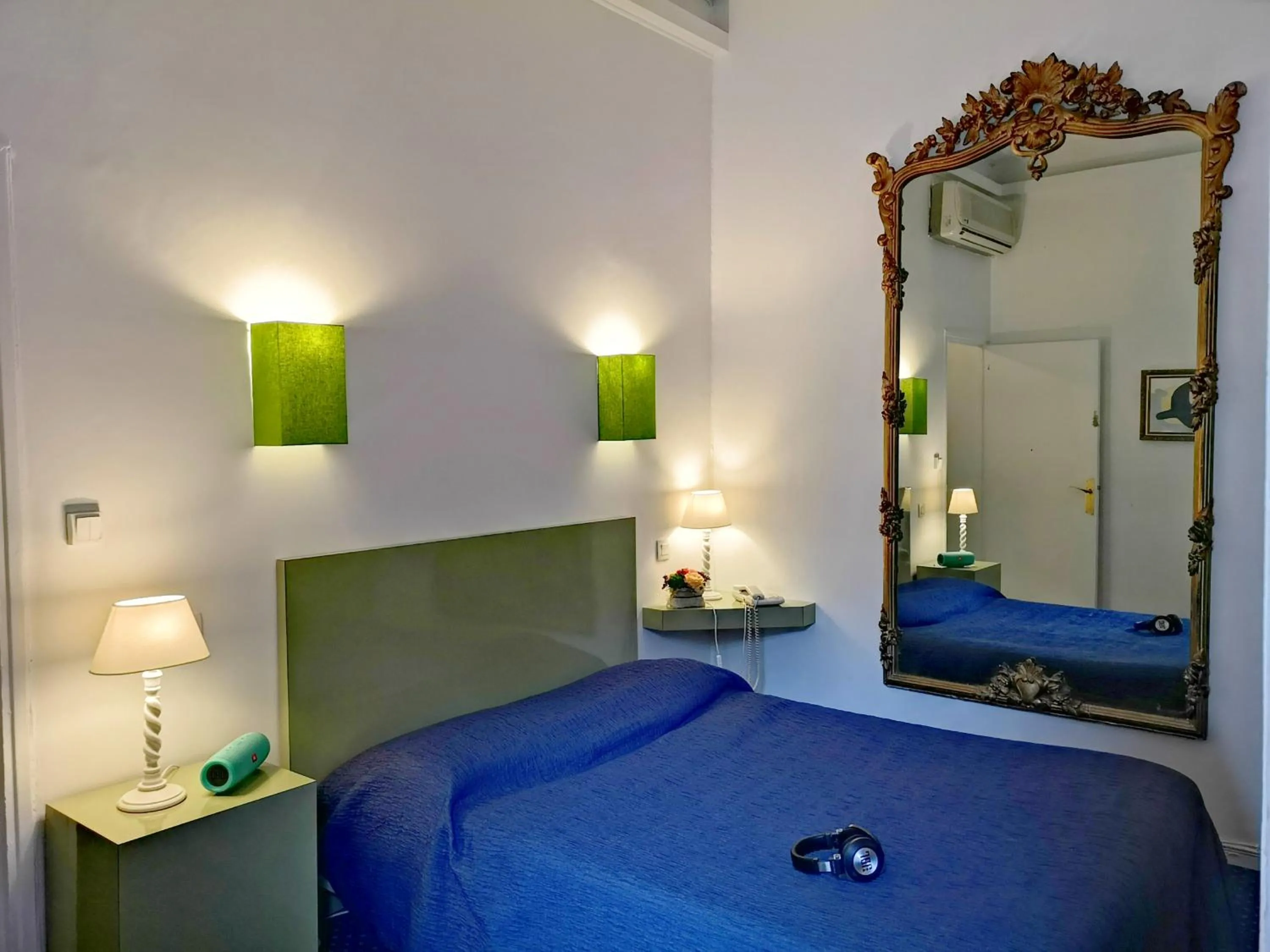 Photo of the whole room, Bed in Hostel20 Toulouse Wilson