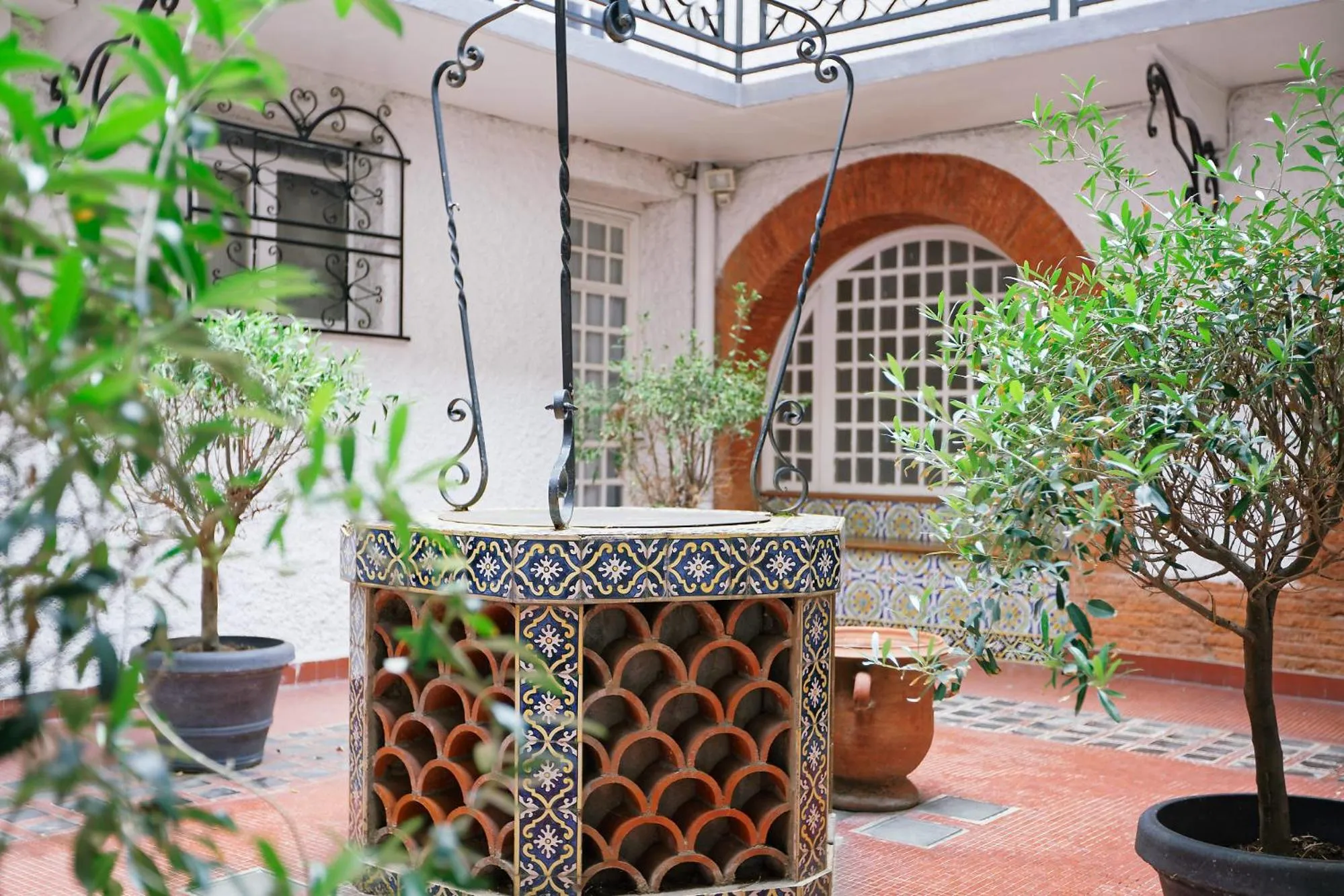 Patio in Hostel20 Toulouse Wilson