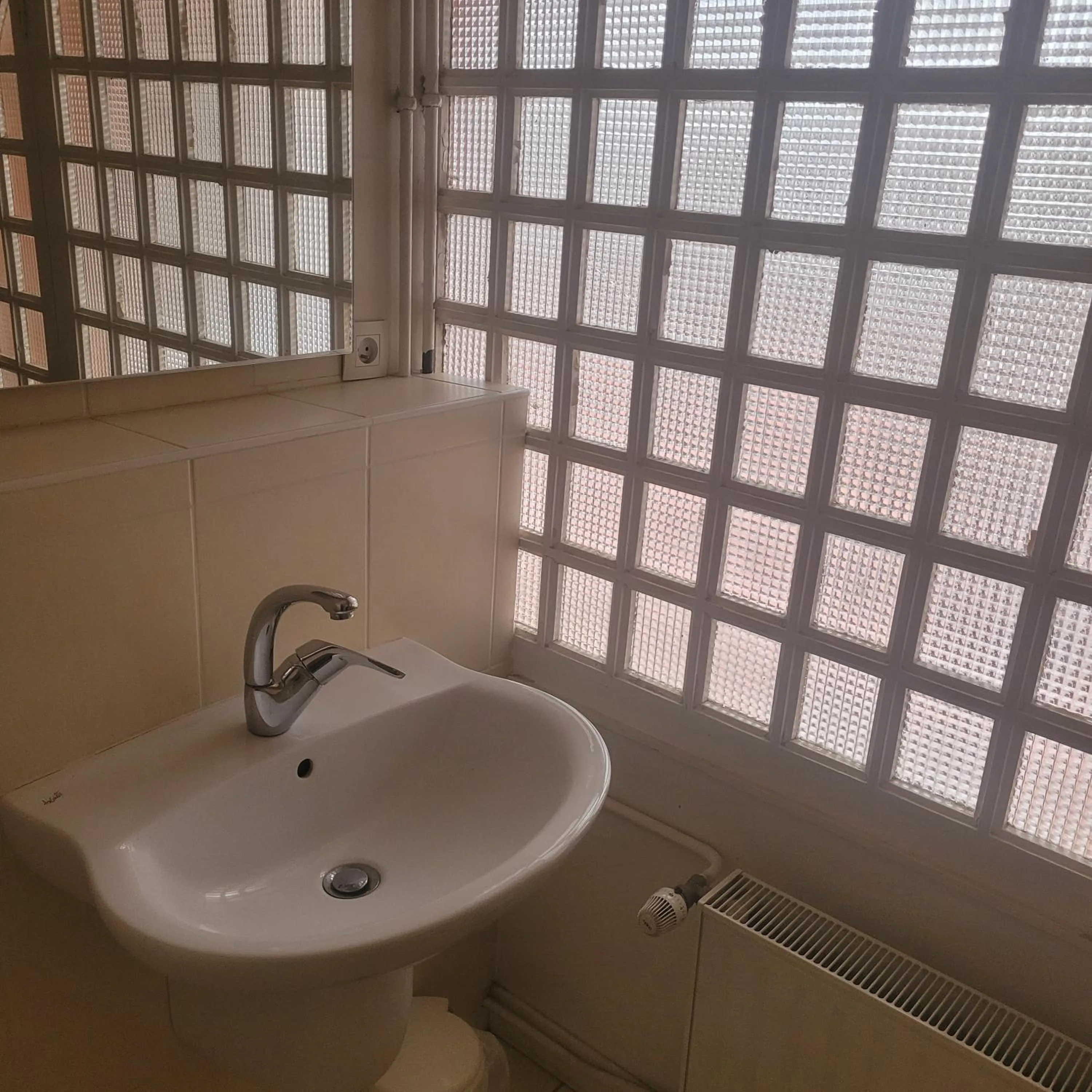 Bathroom in Hostel20 Toulouse Wilson