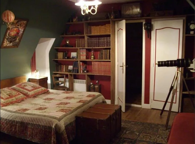 Photo of the whole room, Bed in Manoir de la Baronnie