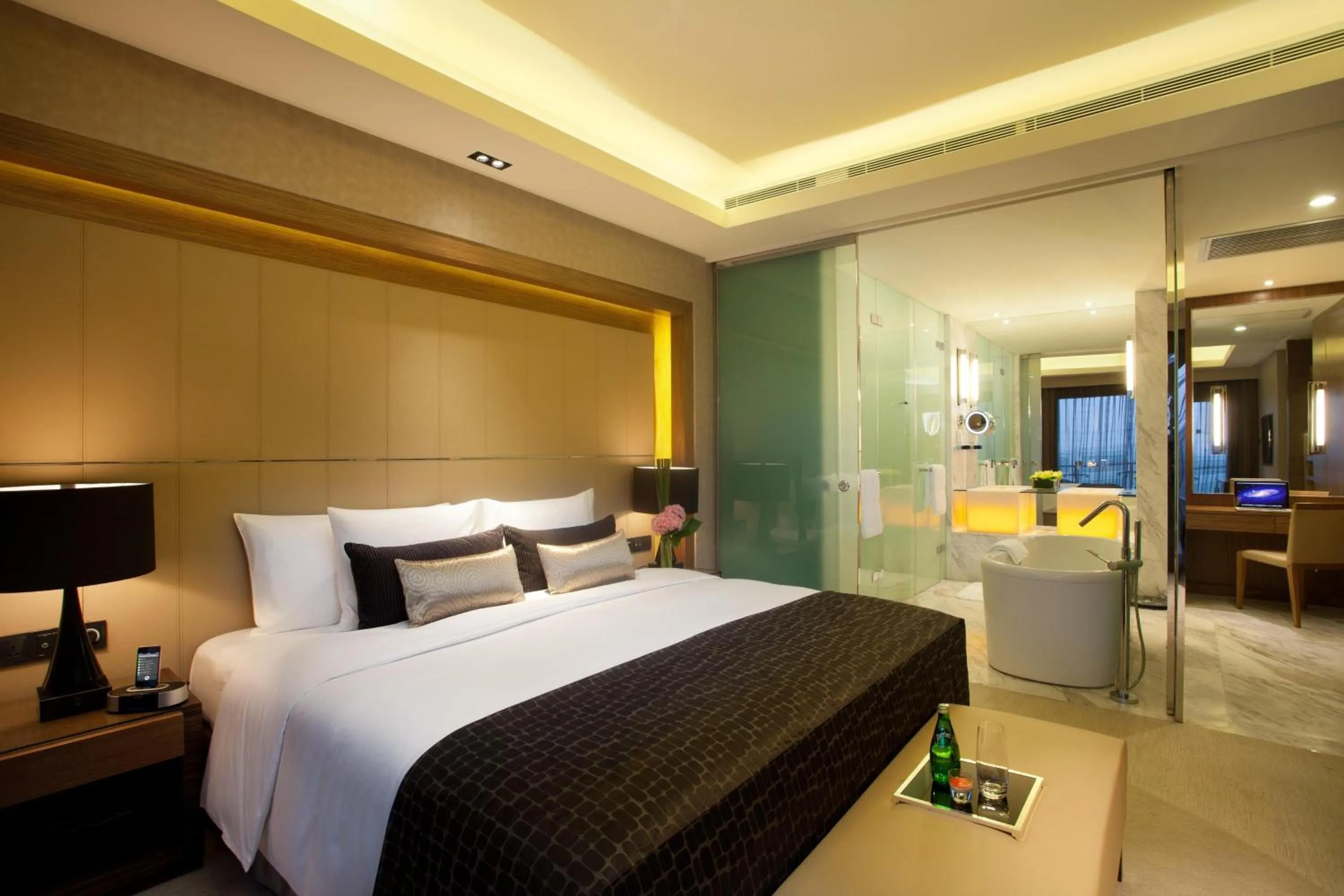 Photo of the whole room, Bed in InterContinental Shanghai Harbour City by IHG