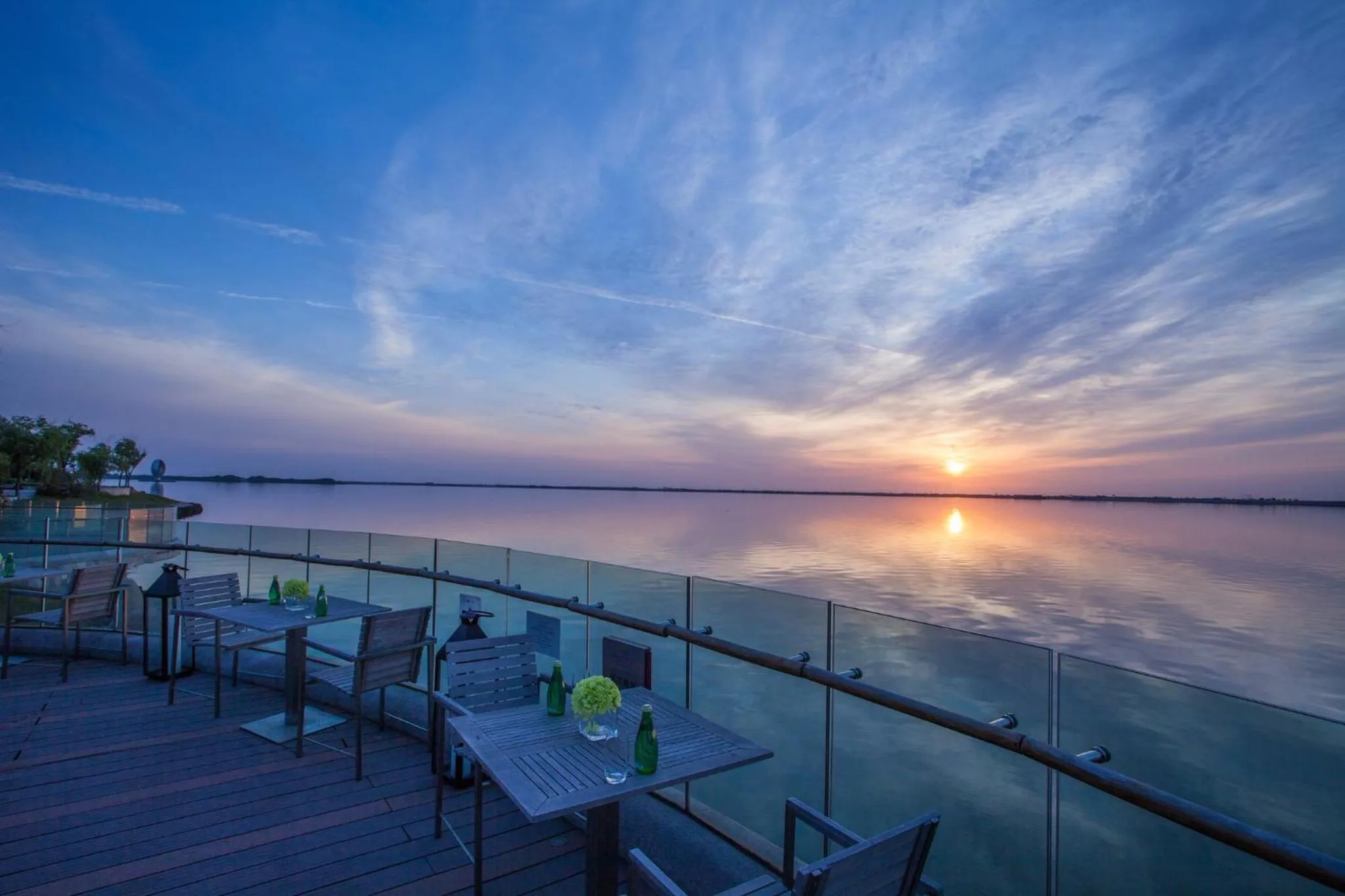 Photo of the whole room in InterContinental Shanghai Harbour City by IHG