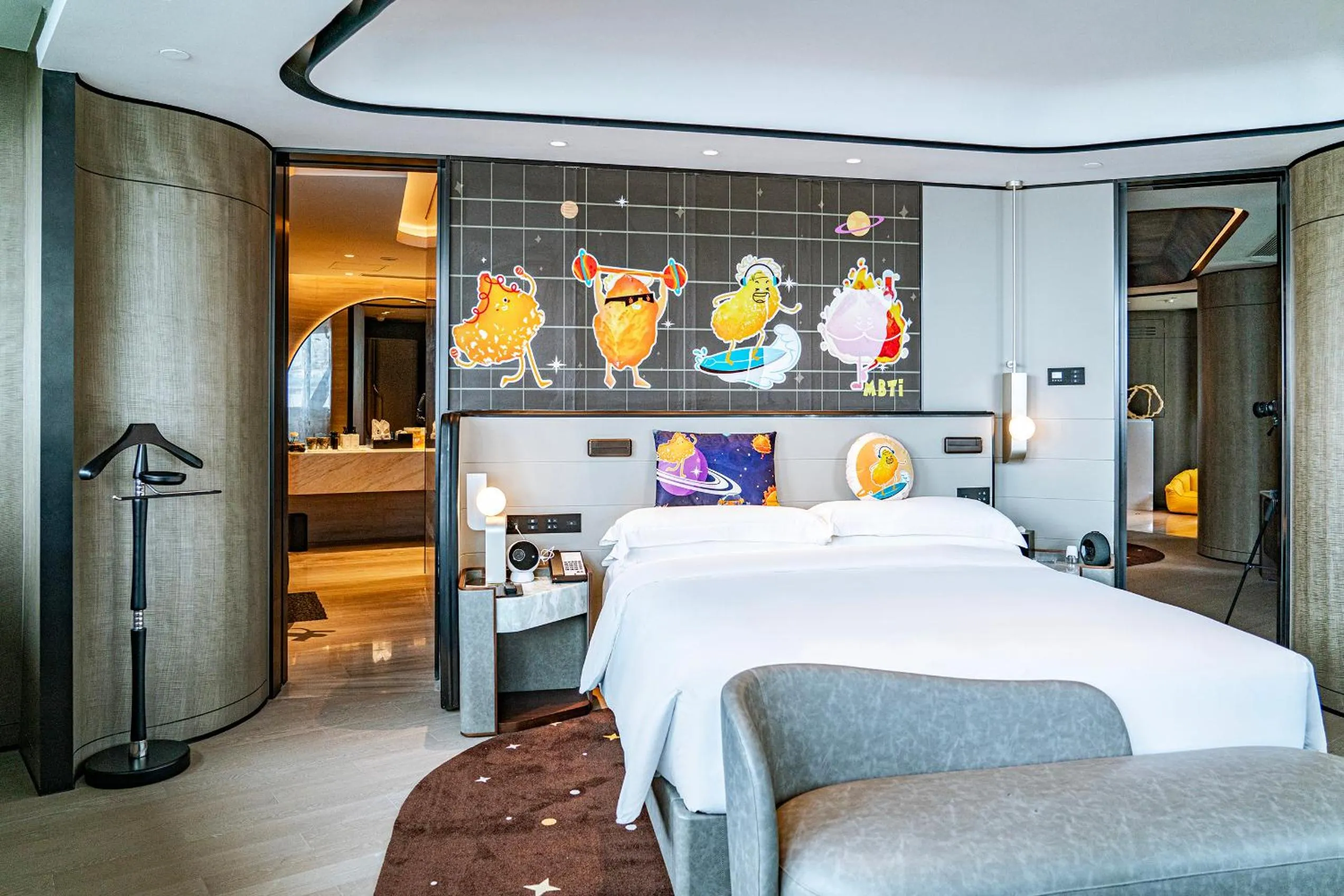 Photo of the whole room, Bed in InterContinental Shanghai Harbour City by IHG