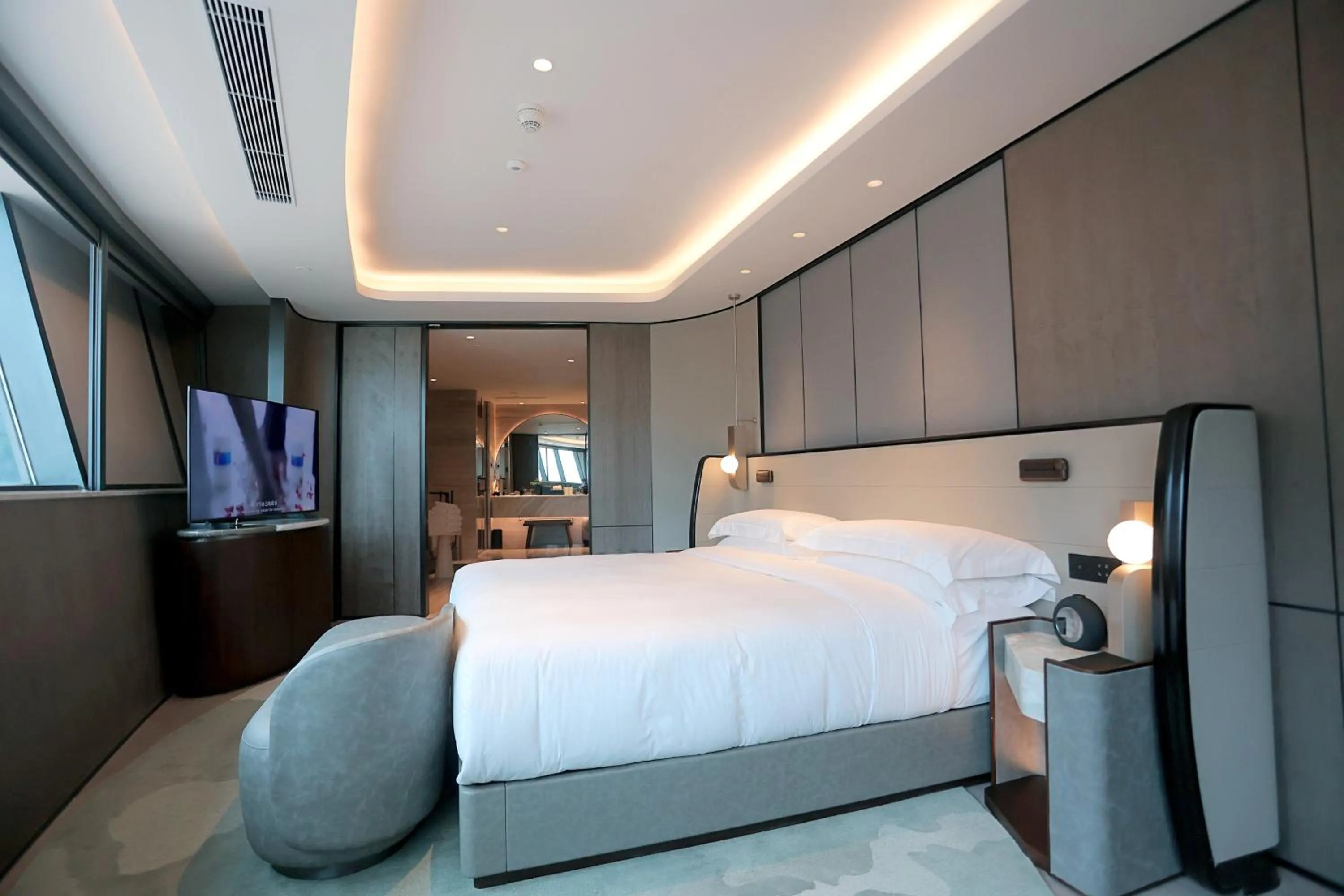 Photo of the whole room, Bed in InterContinental Shanghai Harbour City by IHG