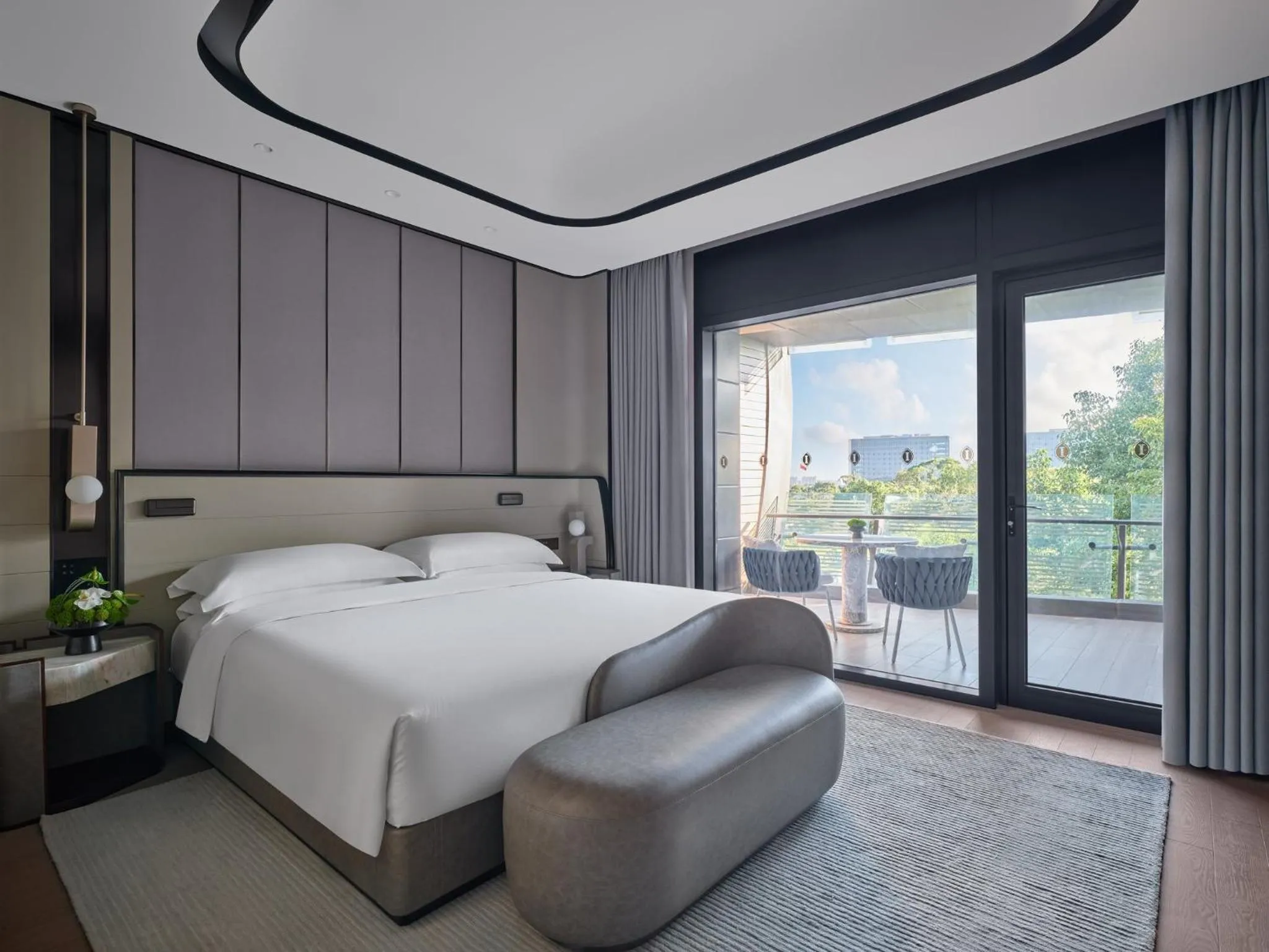 Photo of the whole room, Bed in InterContinental Shanghai Harbour City by IHG