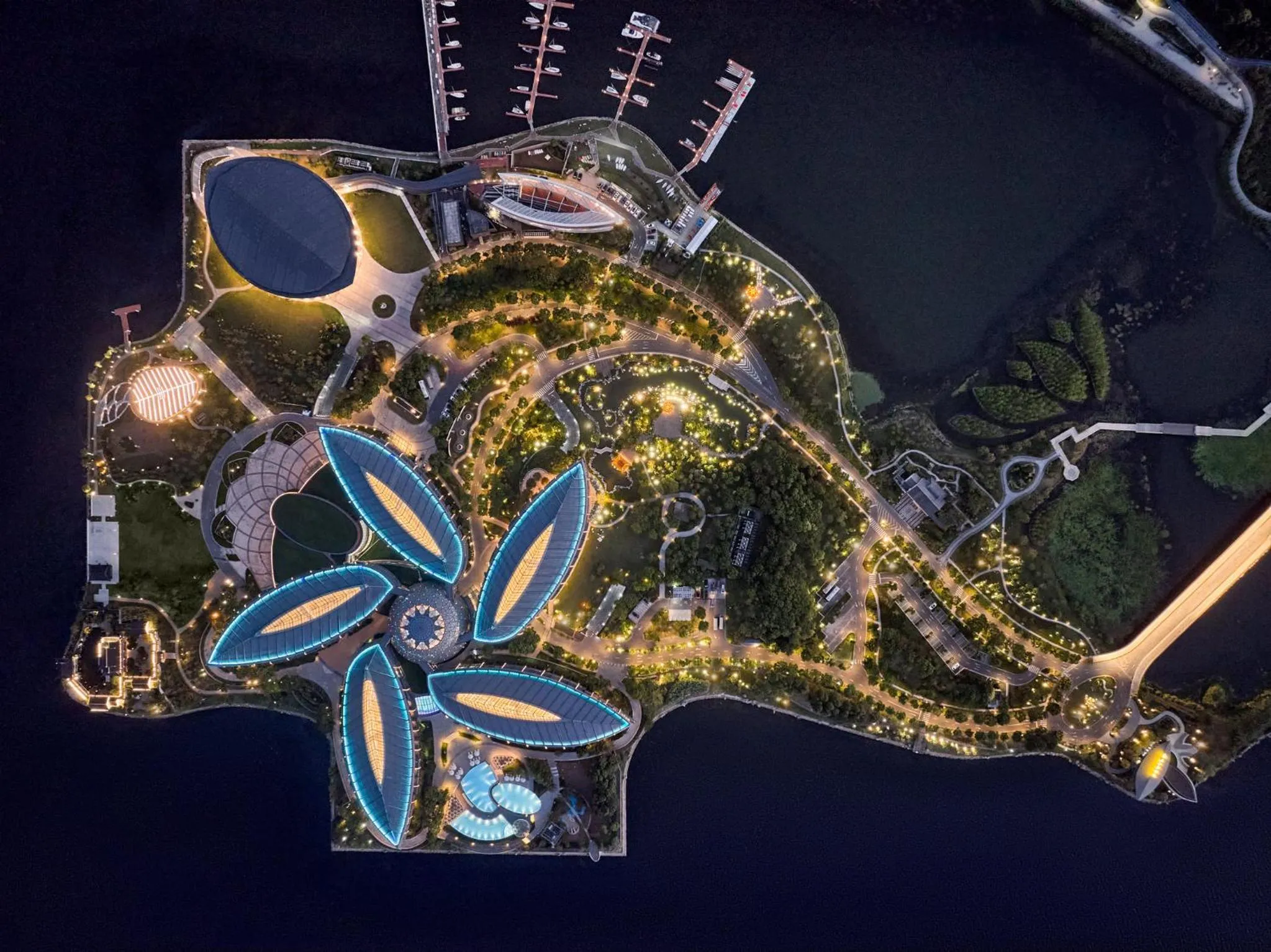 Property building in InterContinental Shanghai Harbour City by IHG