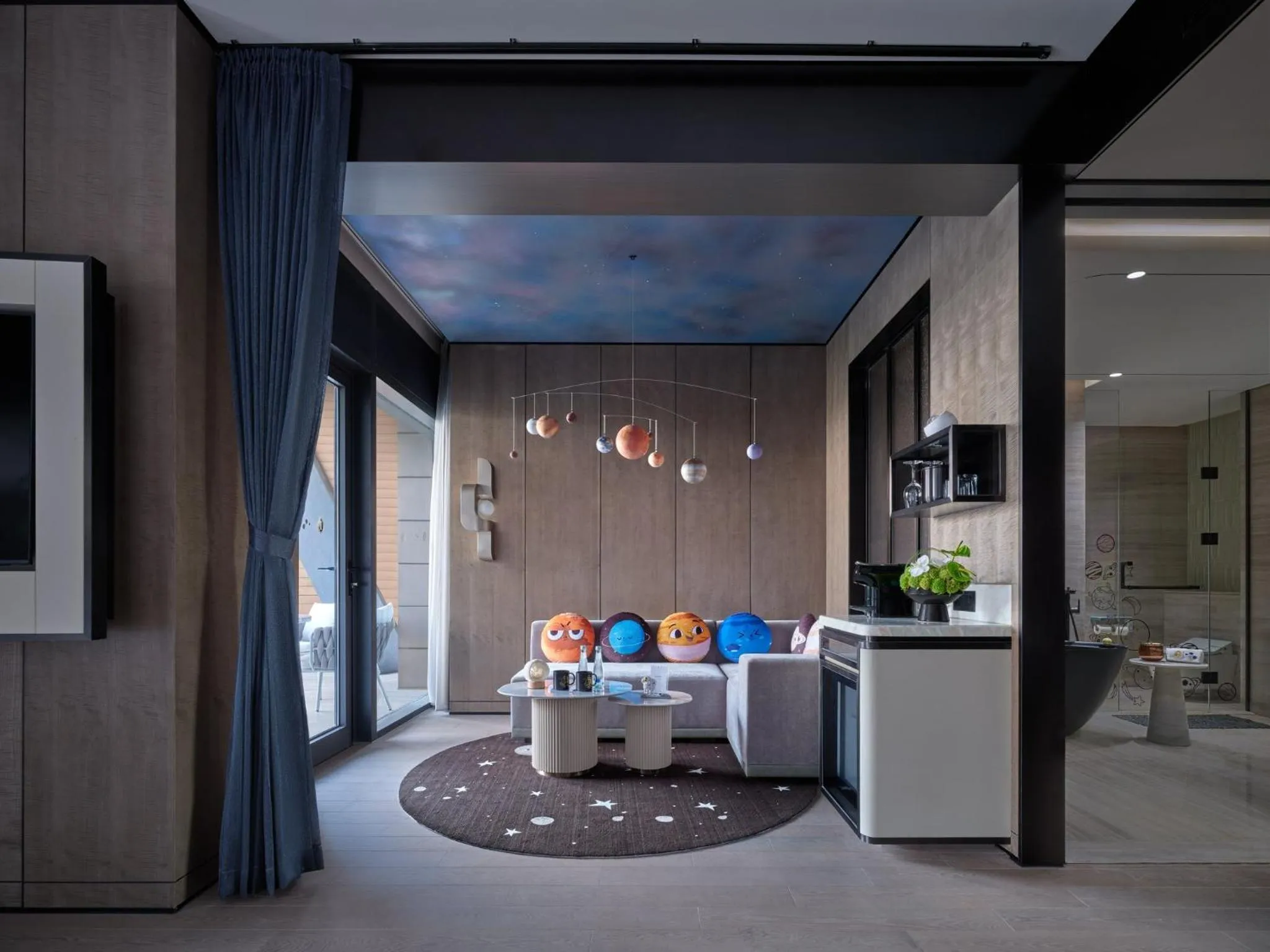 Photo of the whole room in InterContinental Shanghai Harbour City by IHG