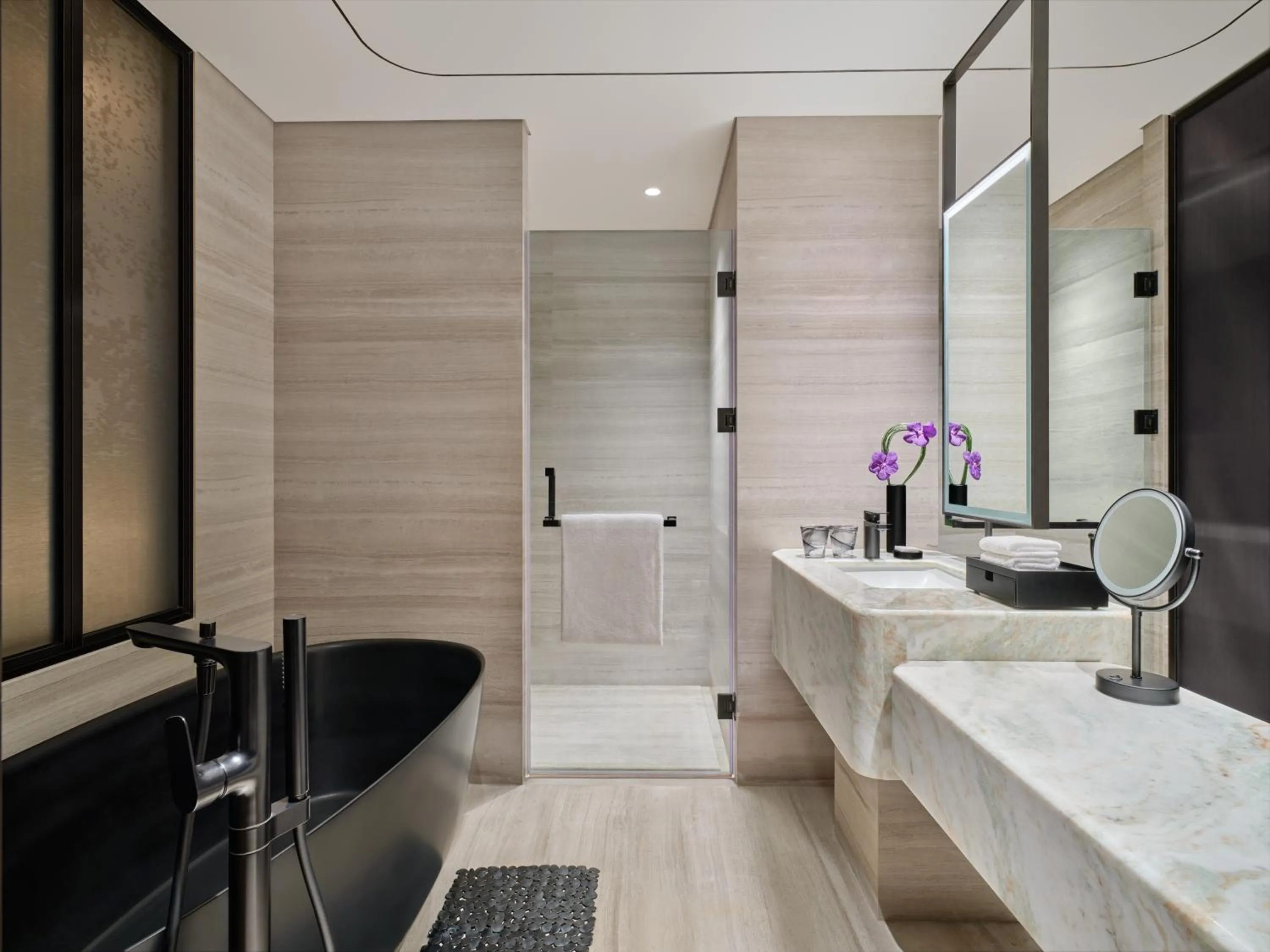 Toilet in InterContinental Shanghai Harbour City by IHG