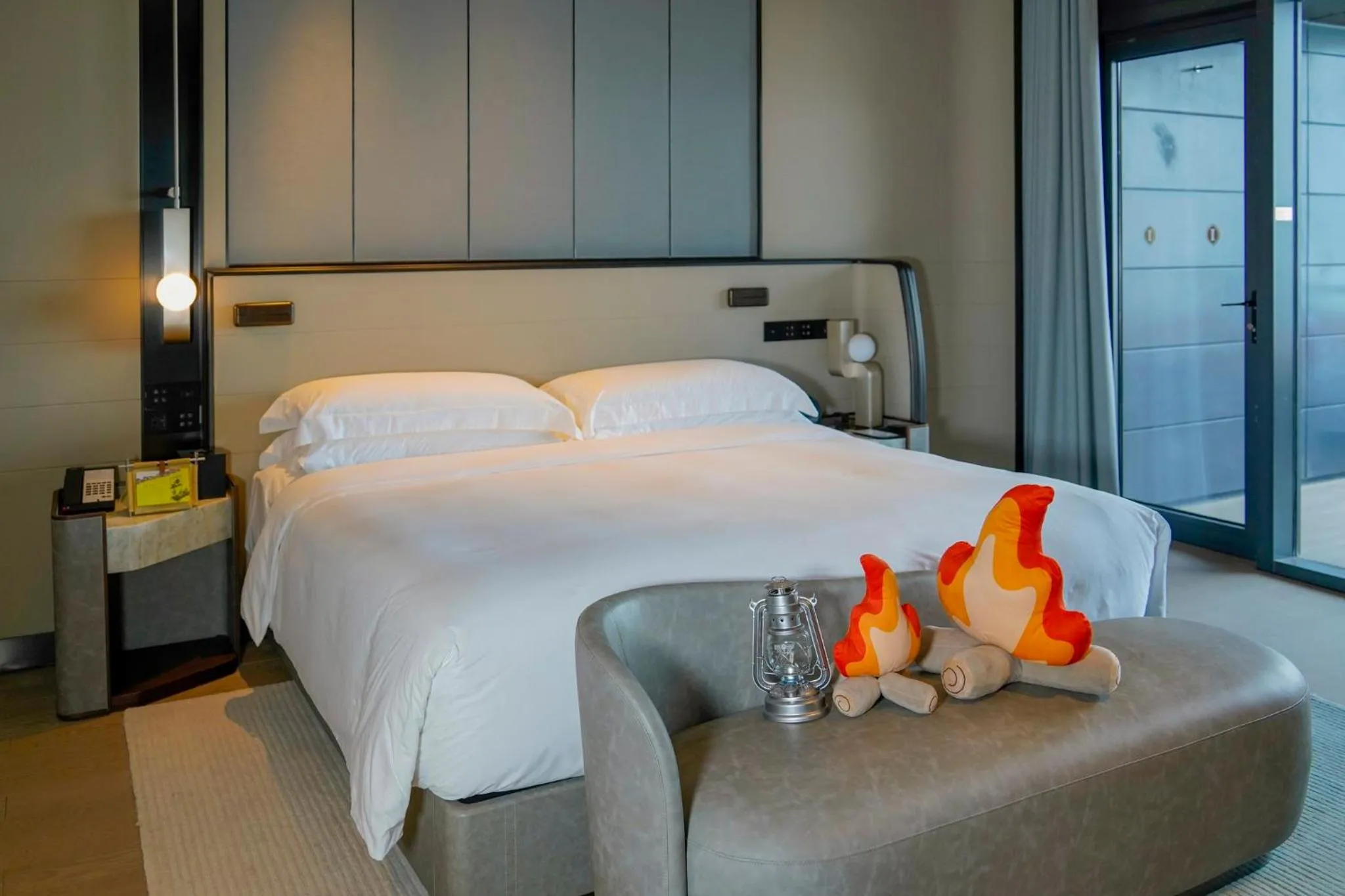 Photo of the whole room, Bed in InterContinental Shanghai Harbour City by IHG