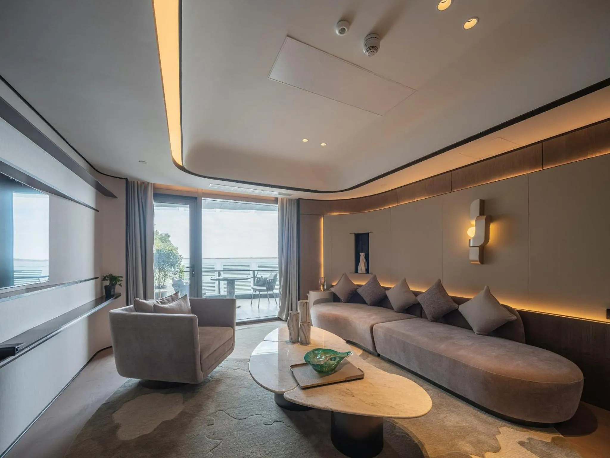 Photo of the whole room in InterContinental Shanghai Harbour City by IHG