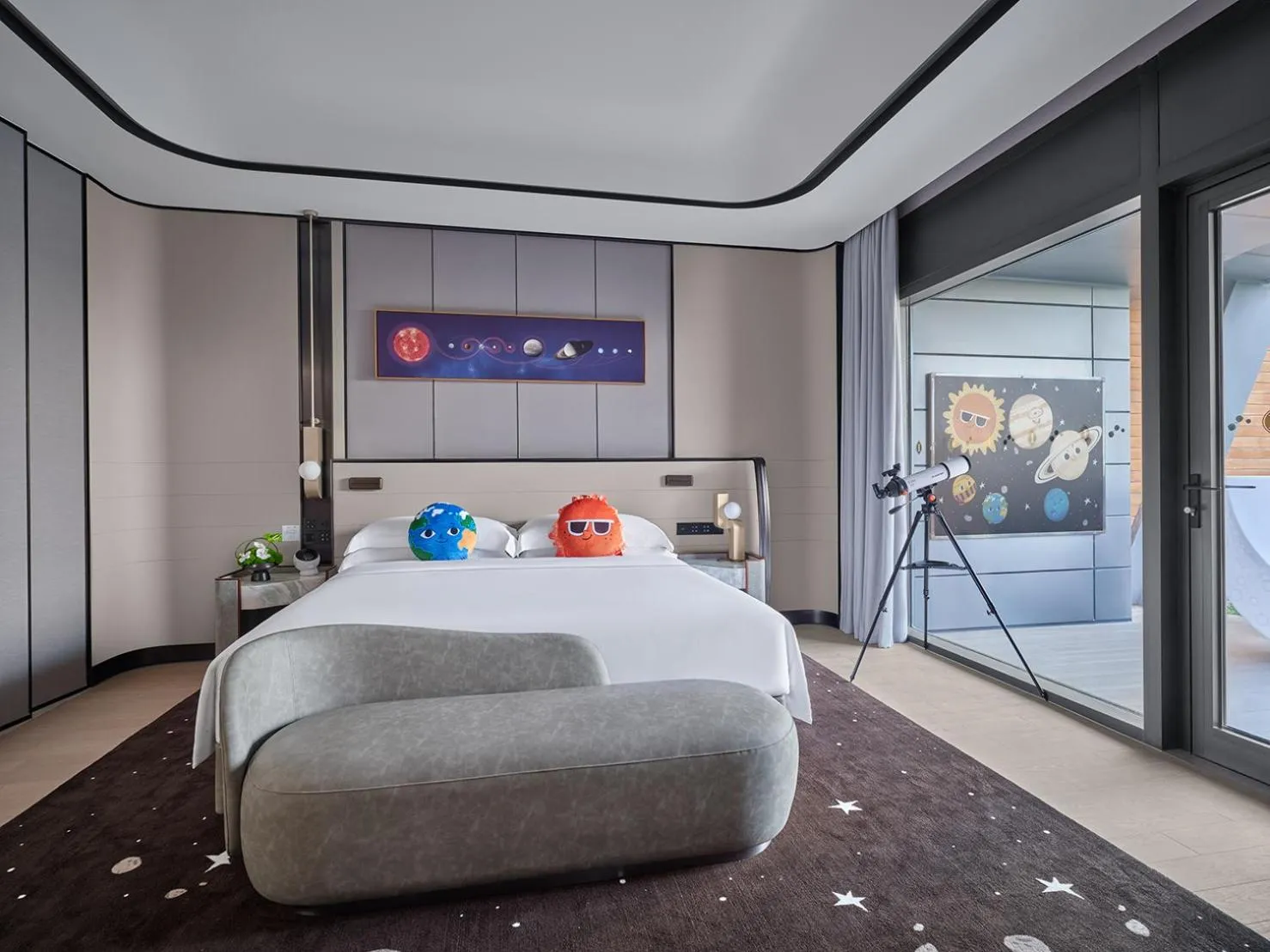 Photo of the whole room, Bed in InterContinental Shanghai Harbour City by IHG