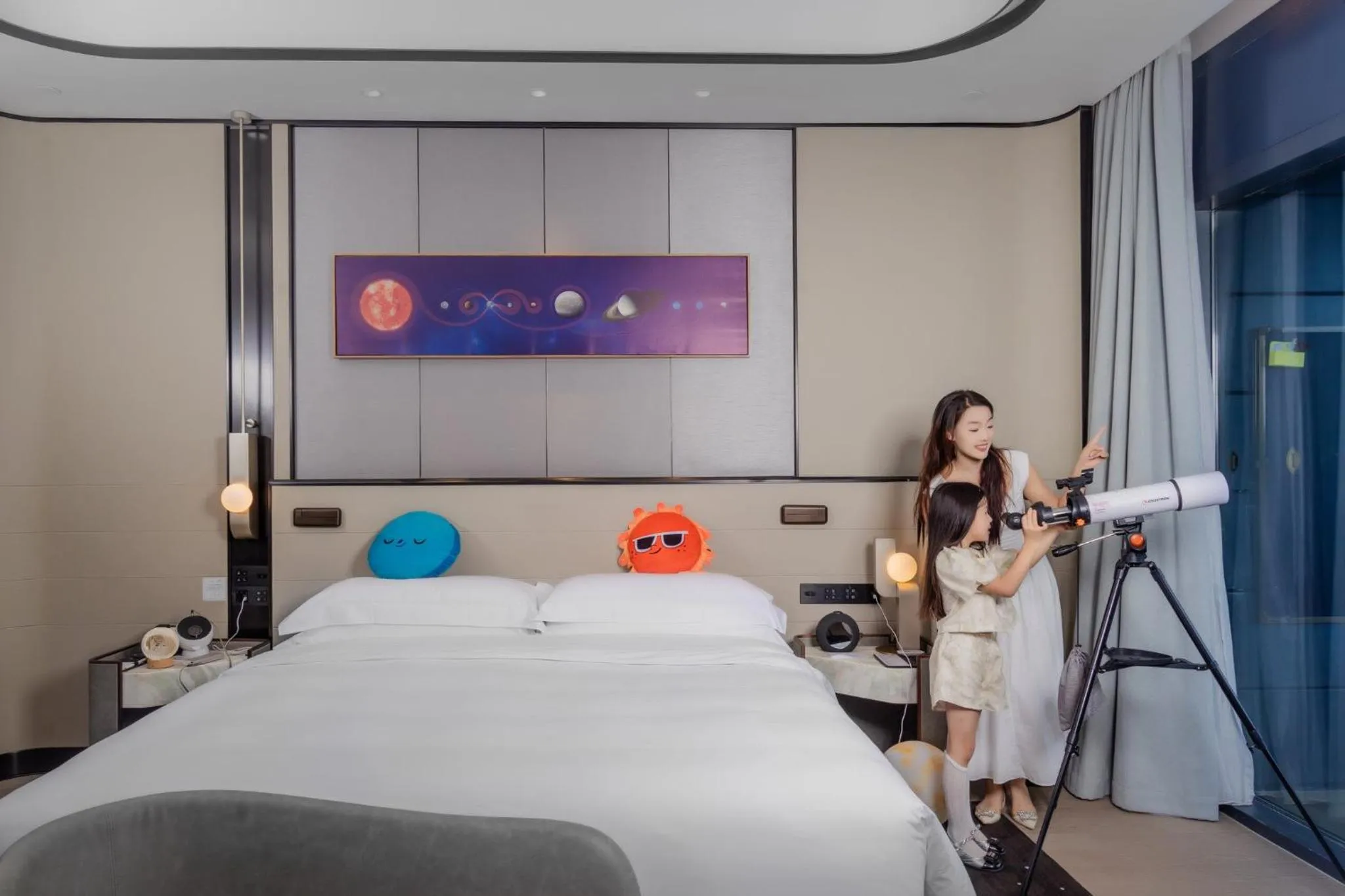 Photo of the whole room, Bed in InterContinental Shanghai Harbour City by IHG