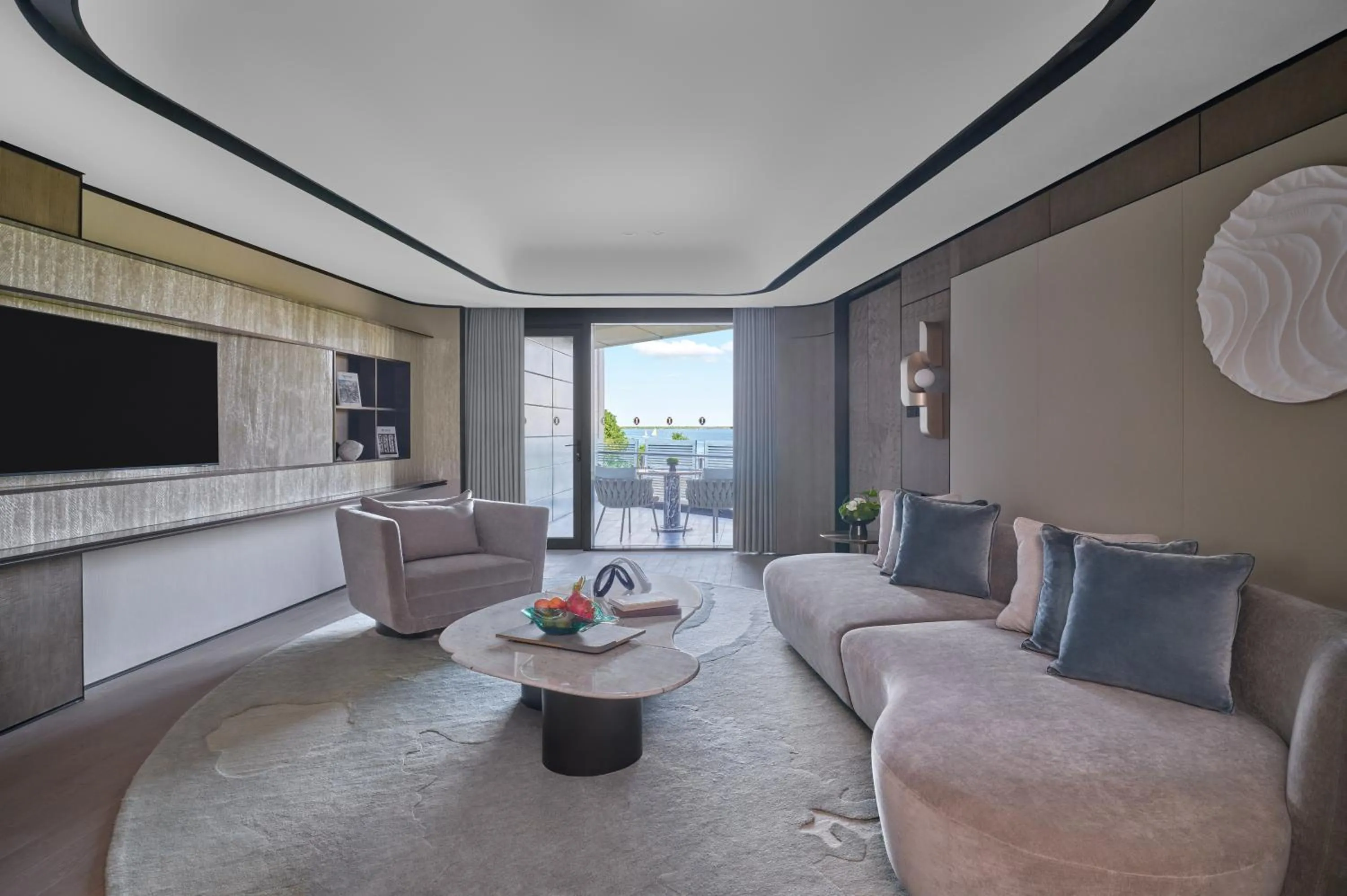 Living room in InterContinental Shanghai Harbour City by IHG