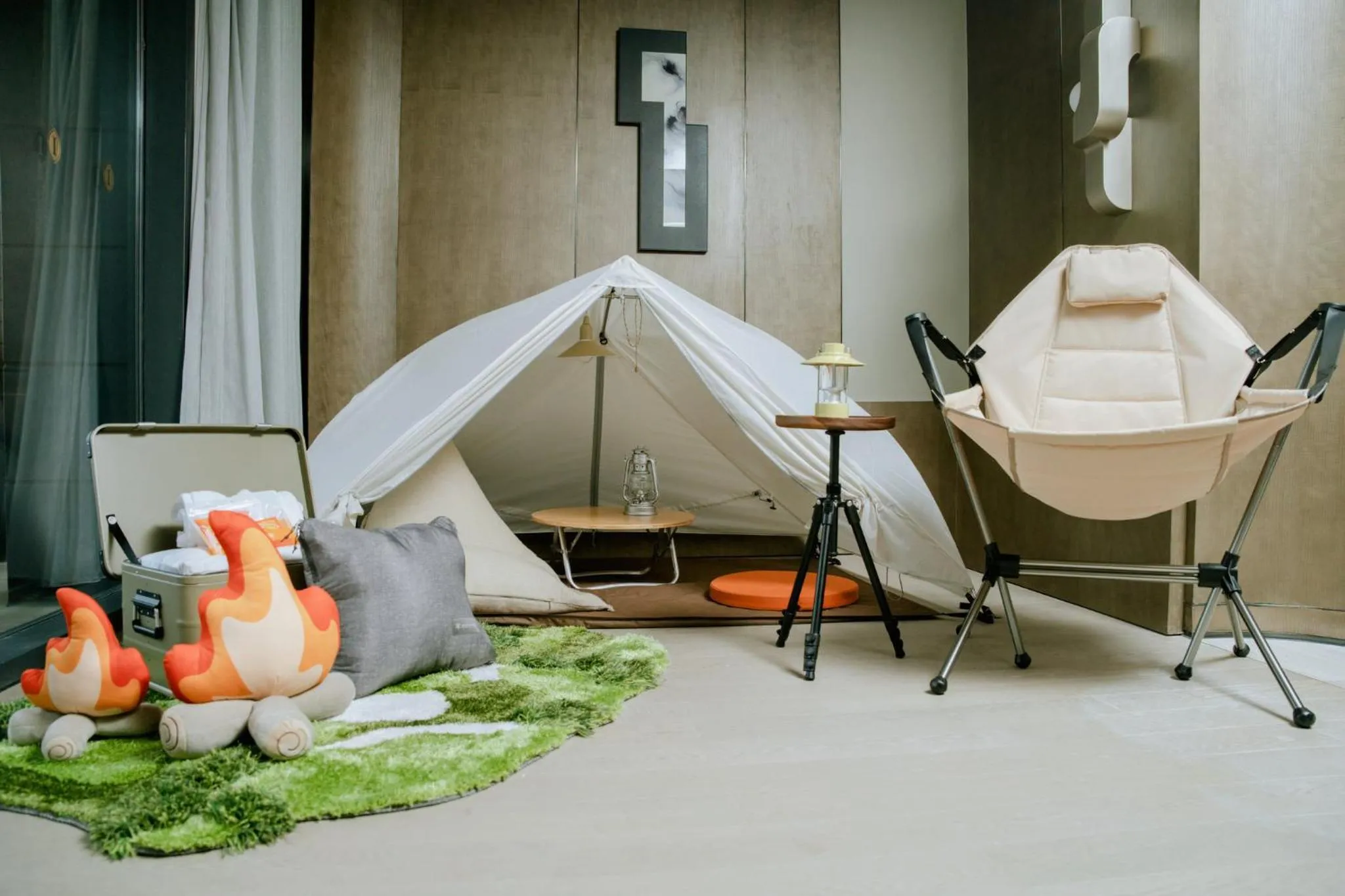 Photo of the whole room, Bed in InterContinental Shanghai Harbour City by IHG