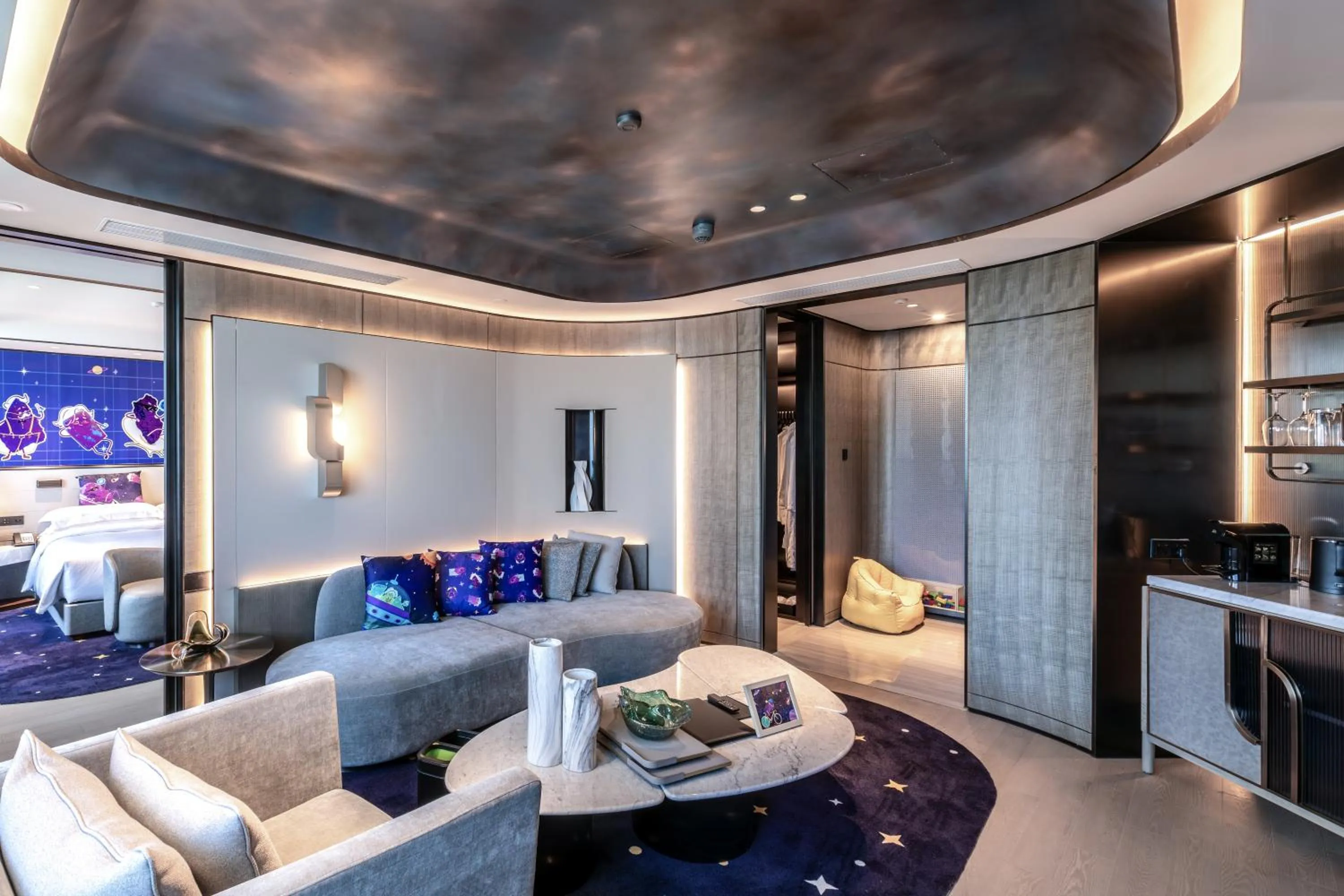 Living room in InterContinental Shanghai Harbour City by IHG