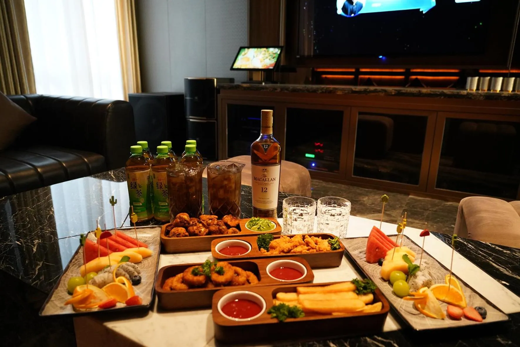 Food and drinks in InterContinental Shanghai Harbour City by IHG