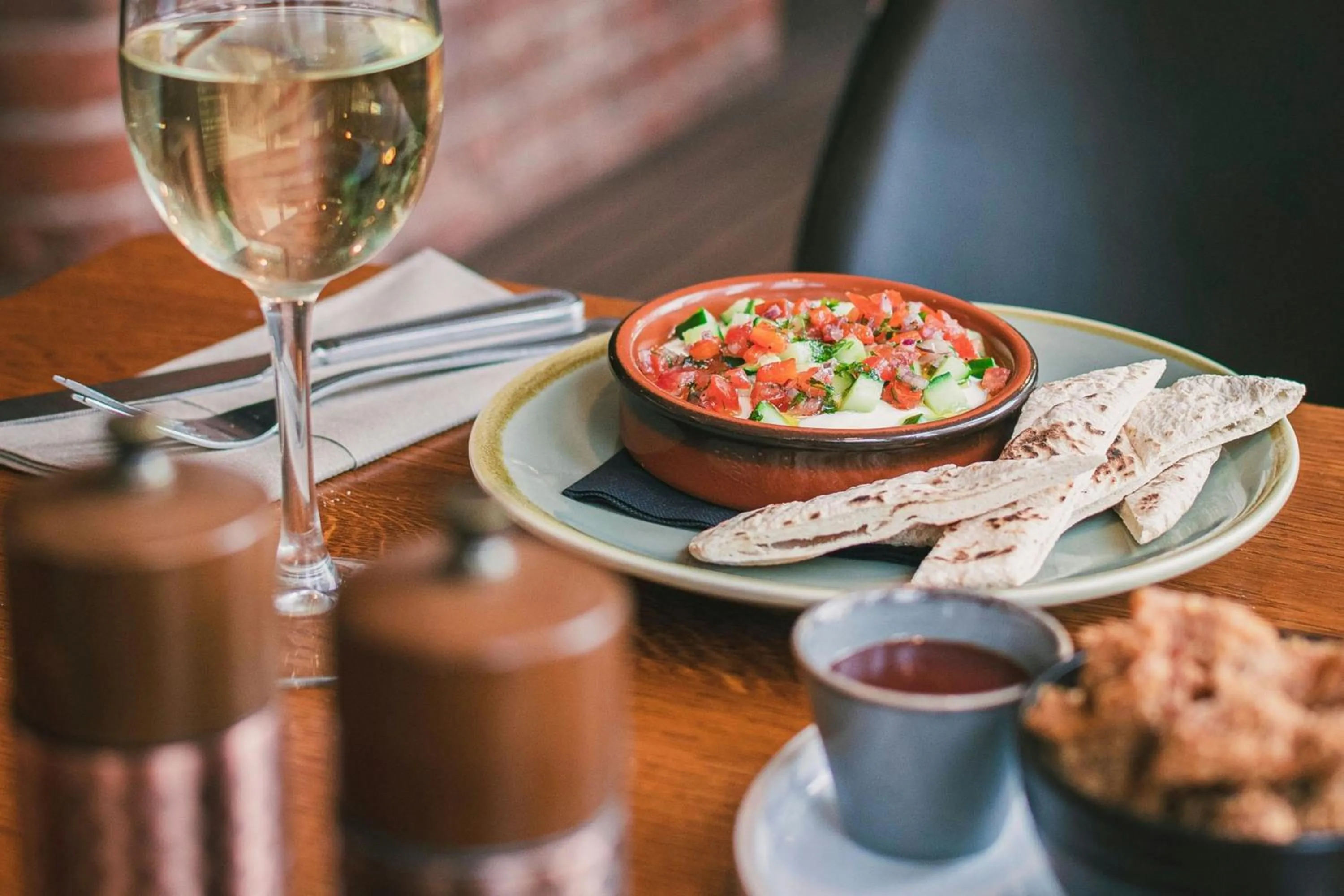 Restaurant/places to eat in Manchester Marriott Victoria & Albert Hotel