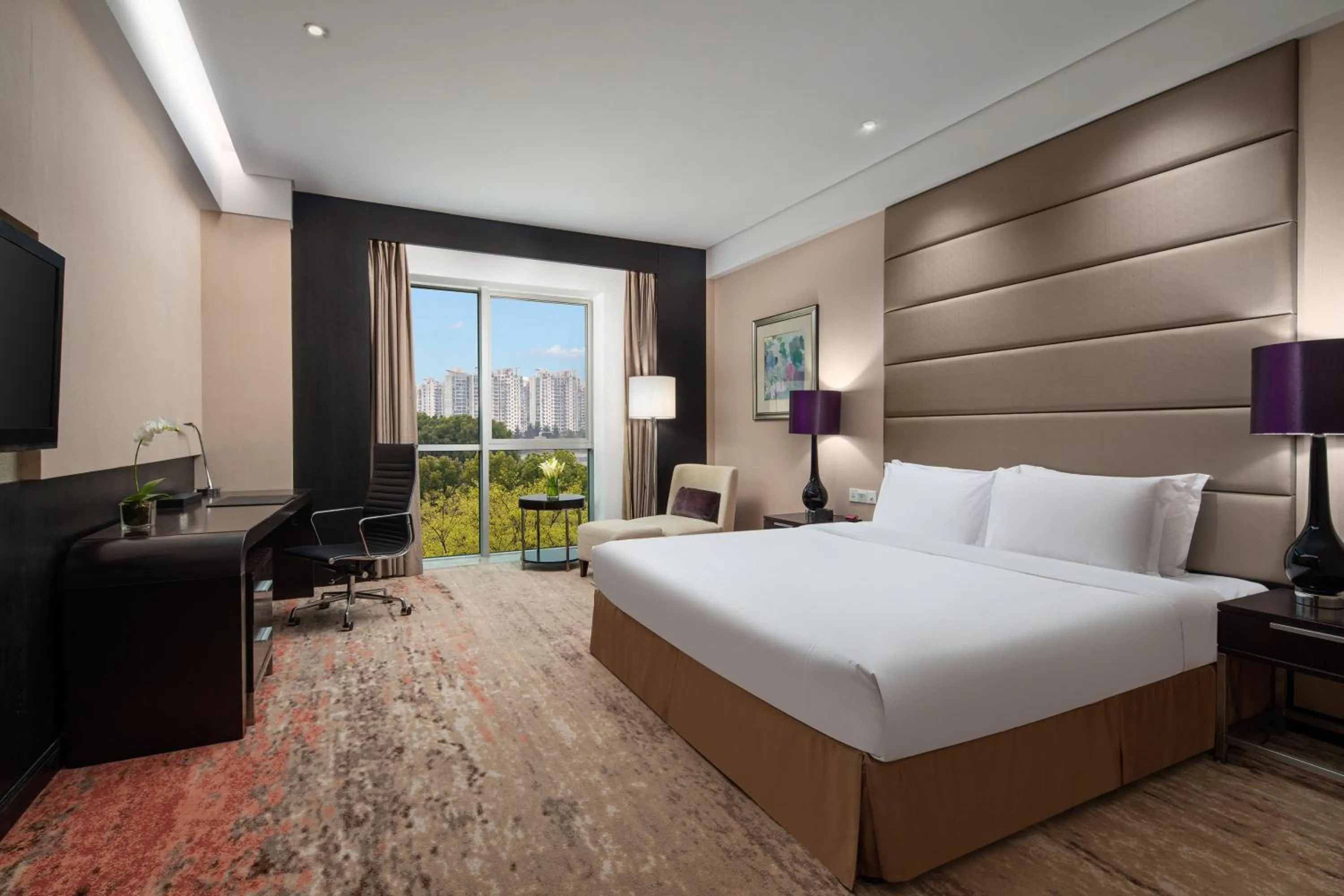 Photo of the whole room, Bed in Crowne Plaza Shanghai Xiayang Lake by IHG