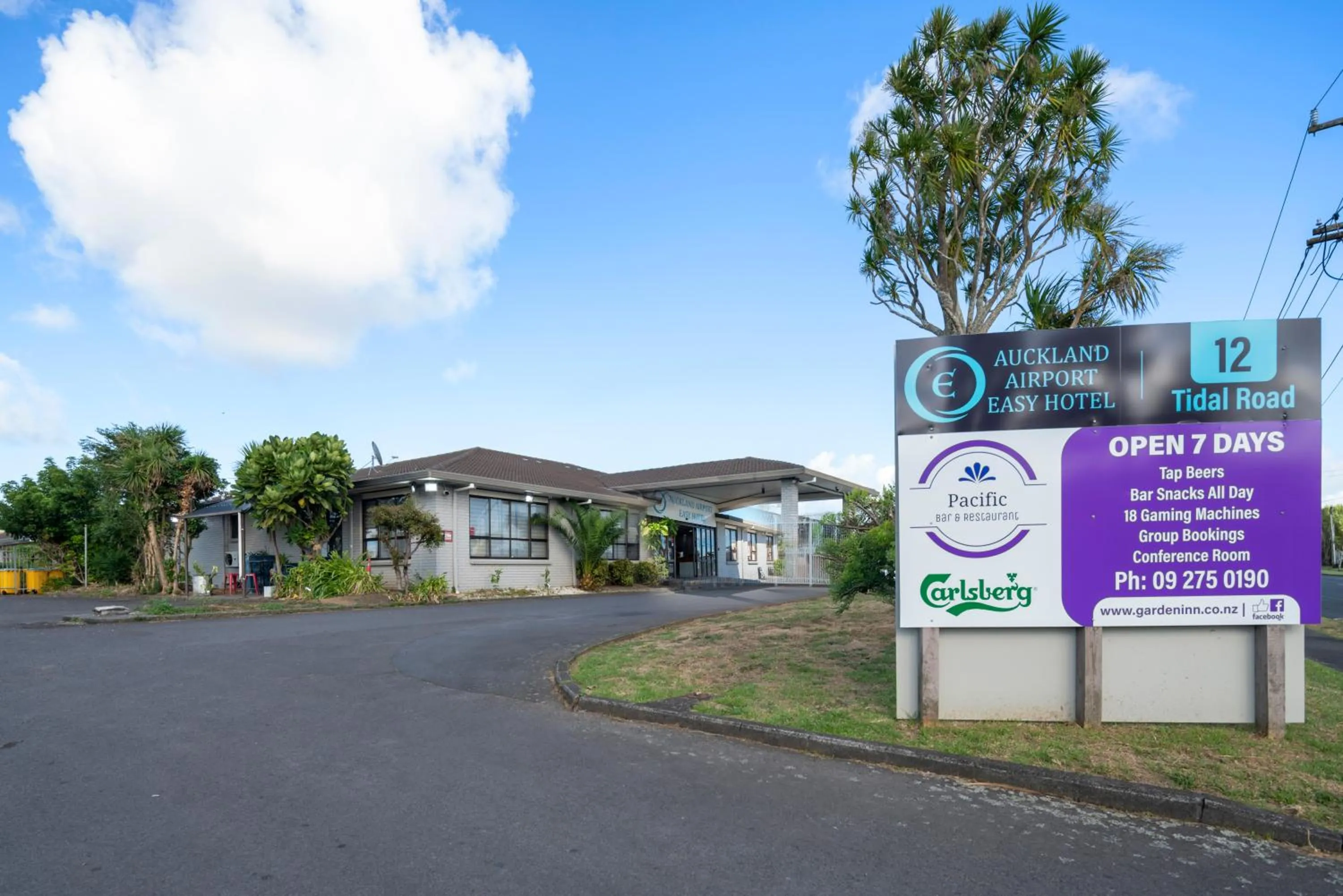 Property building in Auckland Airport Easy Hotel