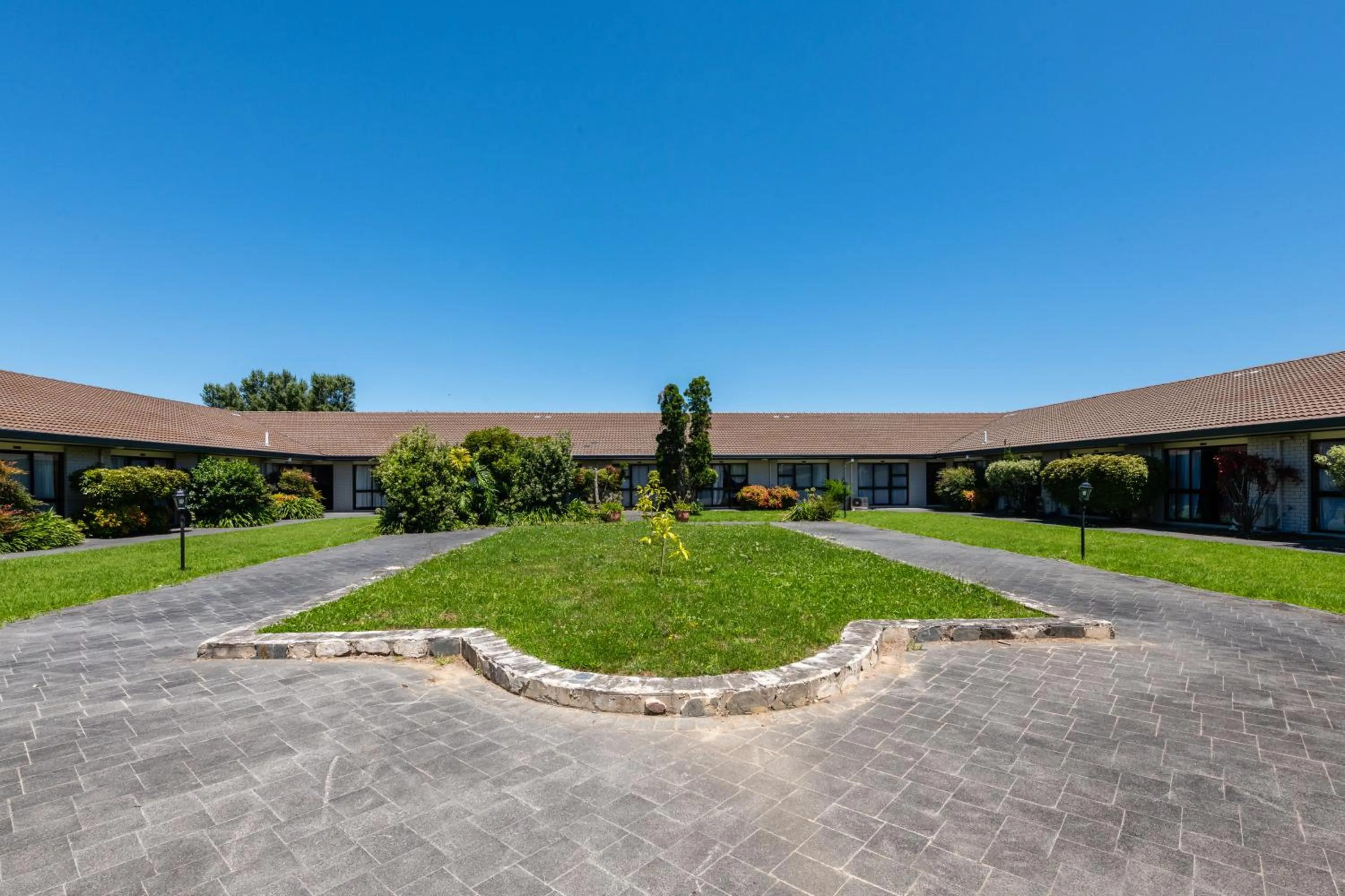 Garden in Auckland Airport Easy Hotel