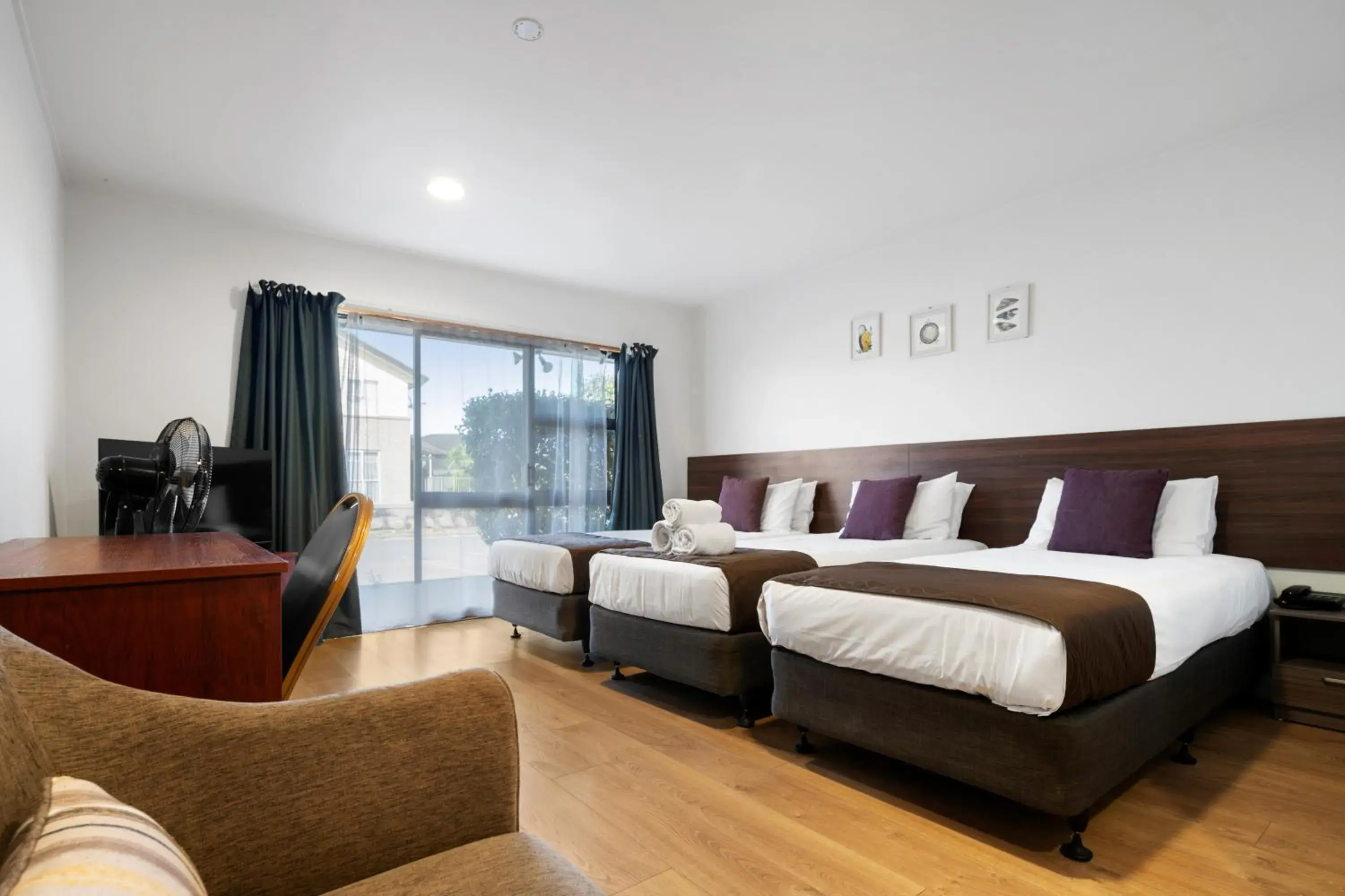 Triple Room in Auckland Airport Easy Hotel Triple Room in Auckland Airport Easy Hotel