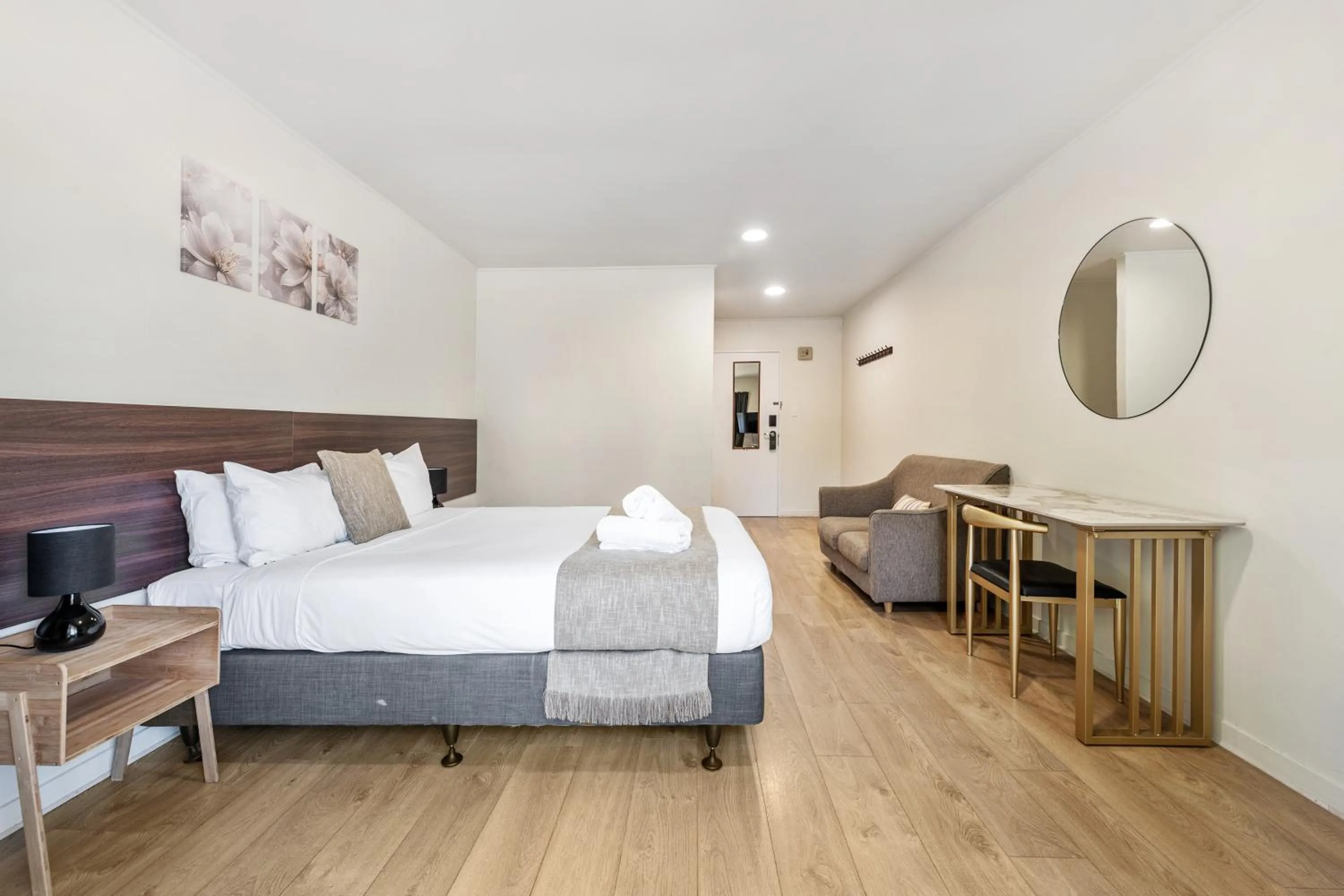 Bedroom, Bed in Auckland Airport Easy Hotel